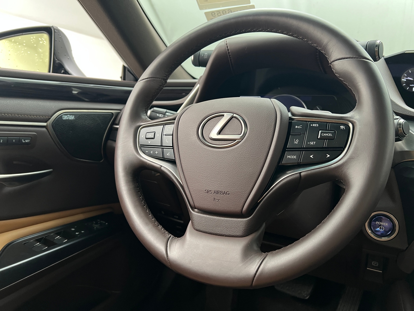 Thumbnail: 2021 Lexus ES - 4