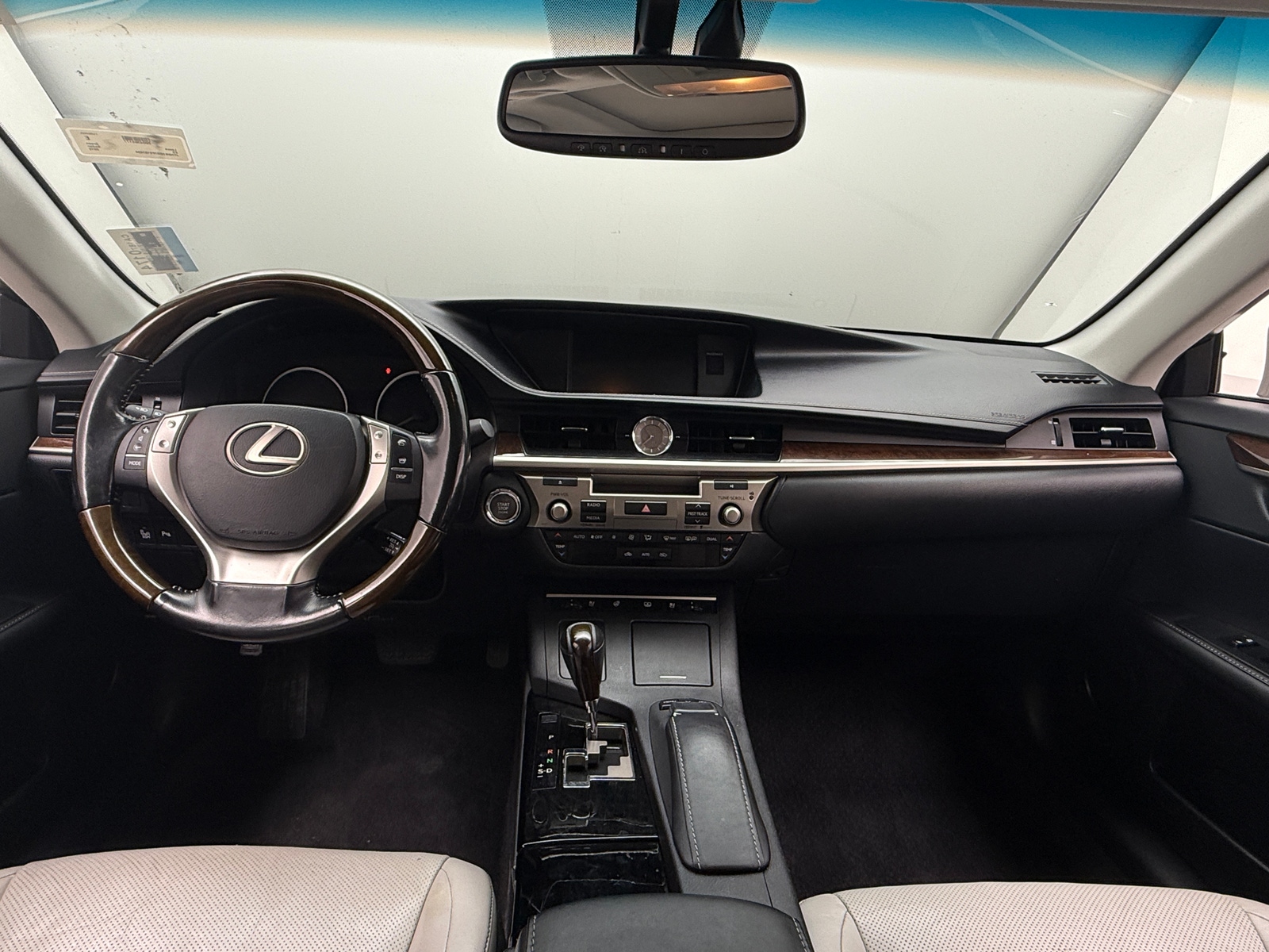 Thumbnail: 2015 Lexus ES - 2