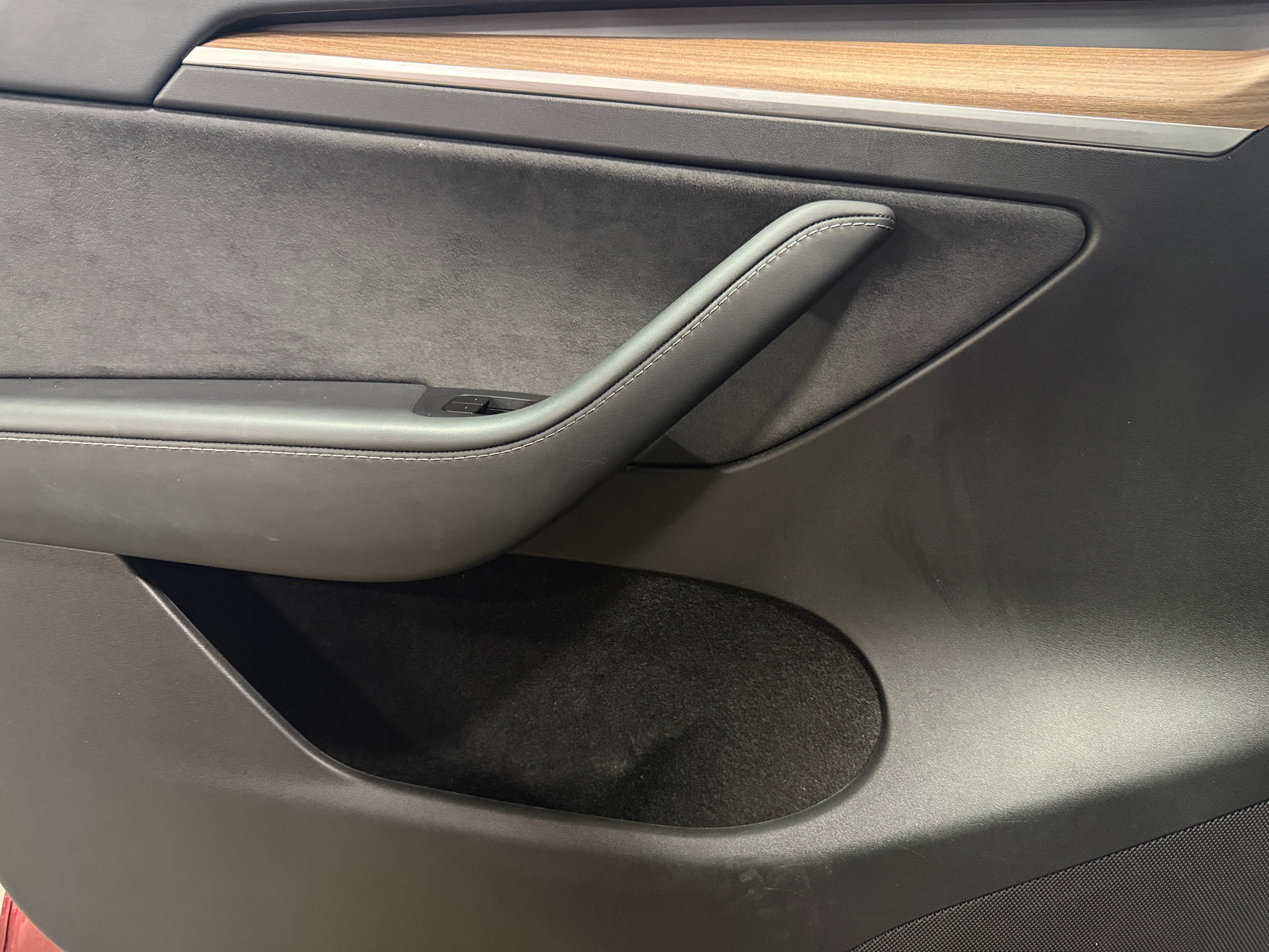 Used 2025 Tesla Model Y Long Range with VIN 7SAYGAEE4SF285852 for sale in Oak Creek, WI