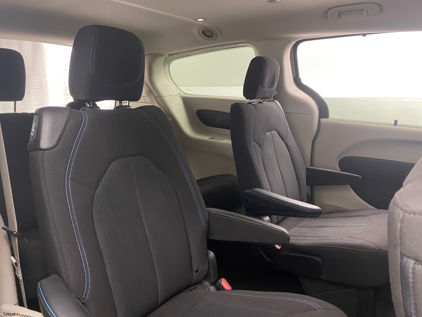 Thumbnail: 2021 Chrysler Pacifica - 6