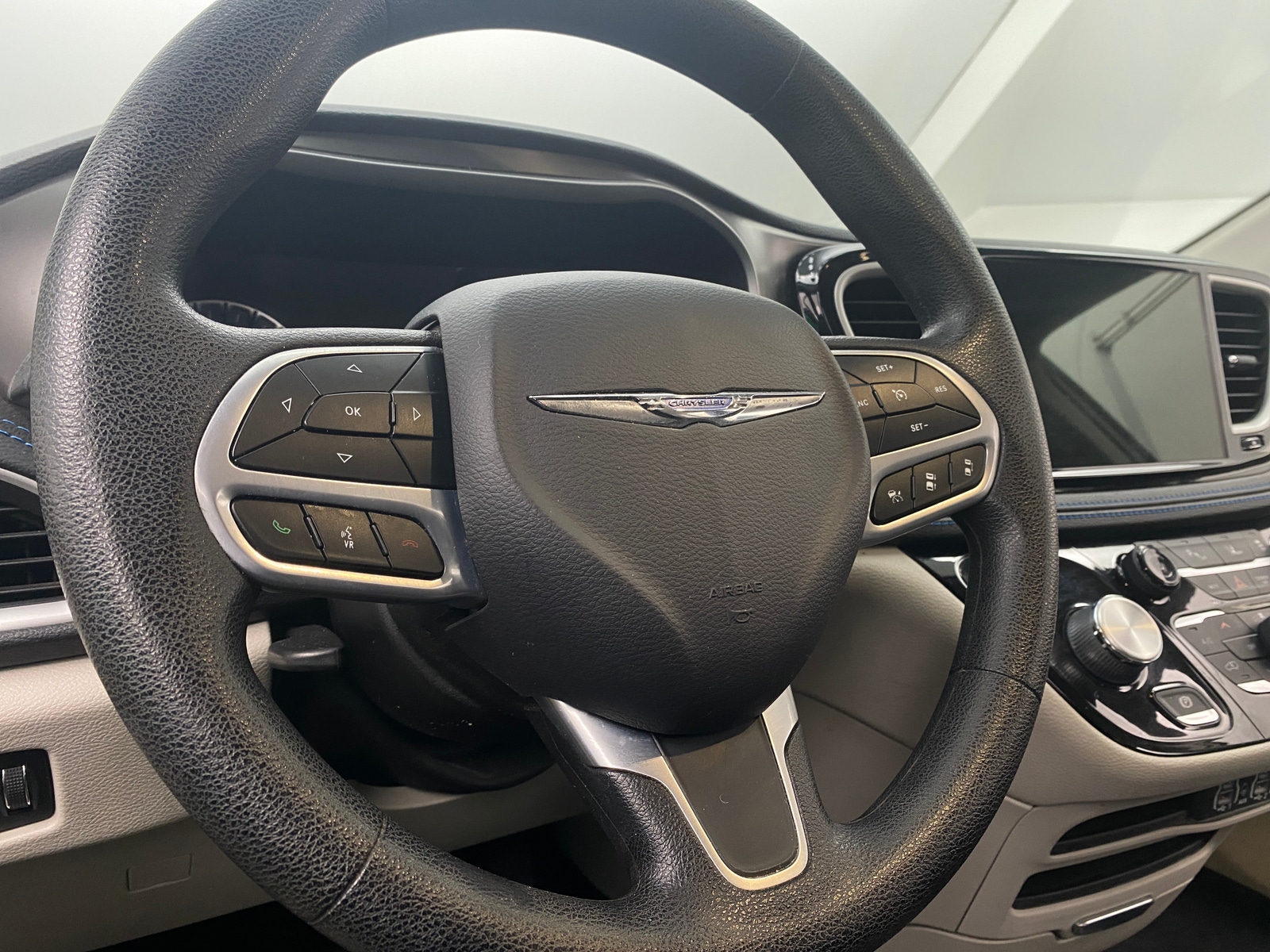 Thumbnail: 2021 Chrysler Pacifica - 5