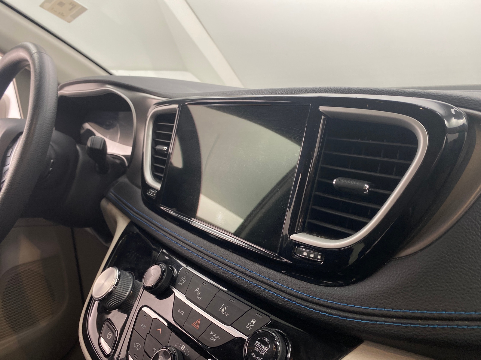 Thumbnail: 2021 Chrysler Pacifica - 4