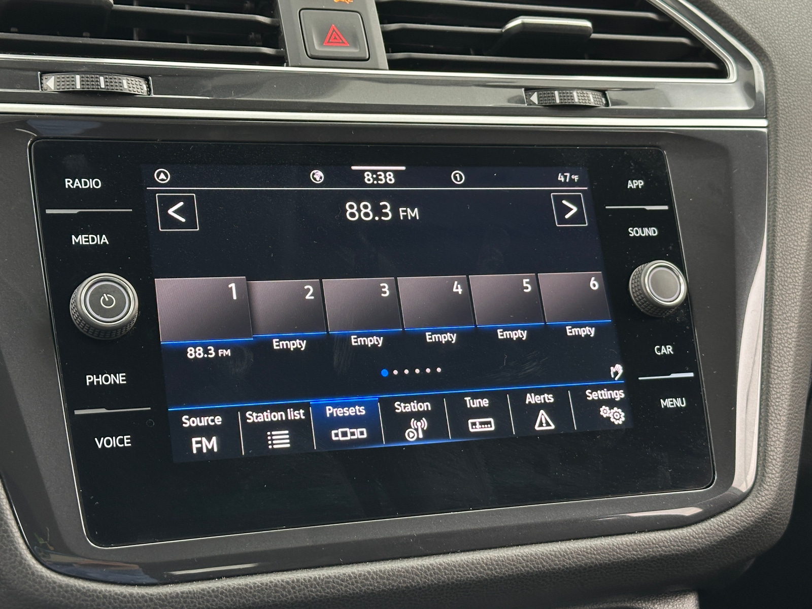 Thumbnail: 2024 Volkswagen Tiguan - 3