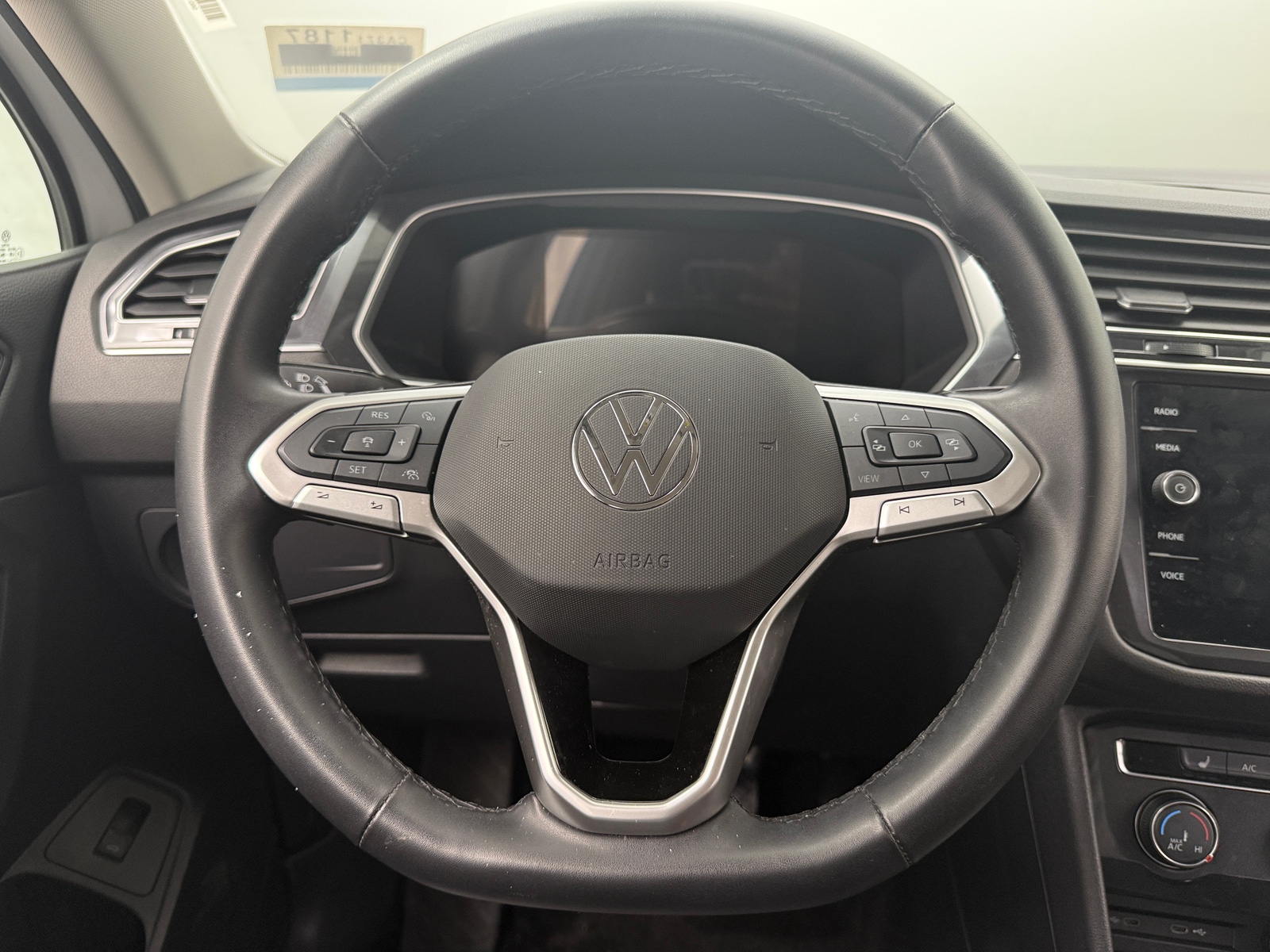 Thumbnail: 2024 Volkswagen Tiguan - 4