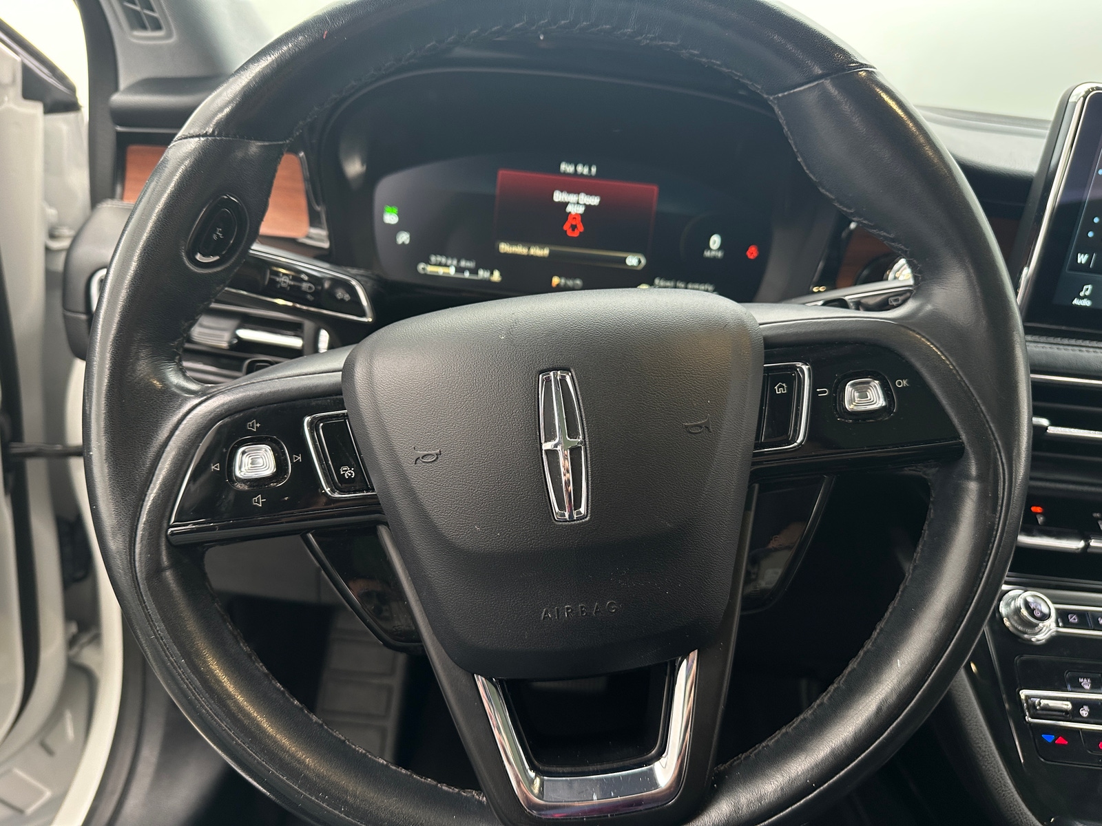 Thumbnail: 2021 Lincoln Corsair - 4