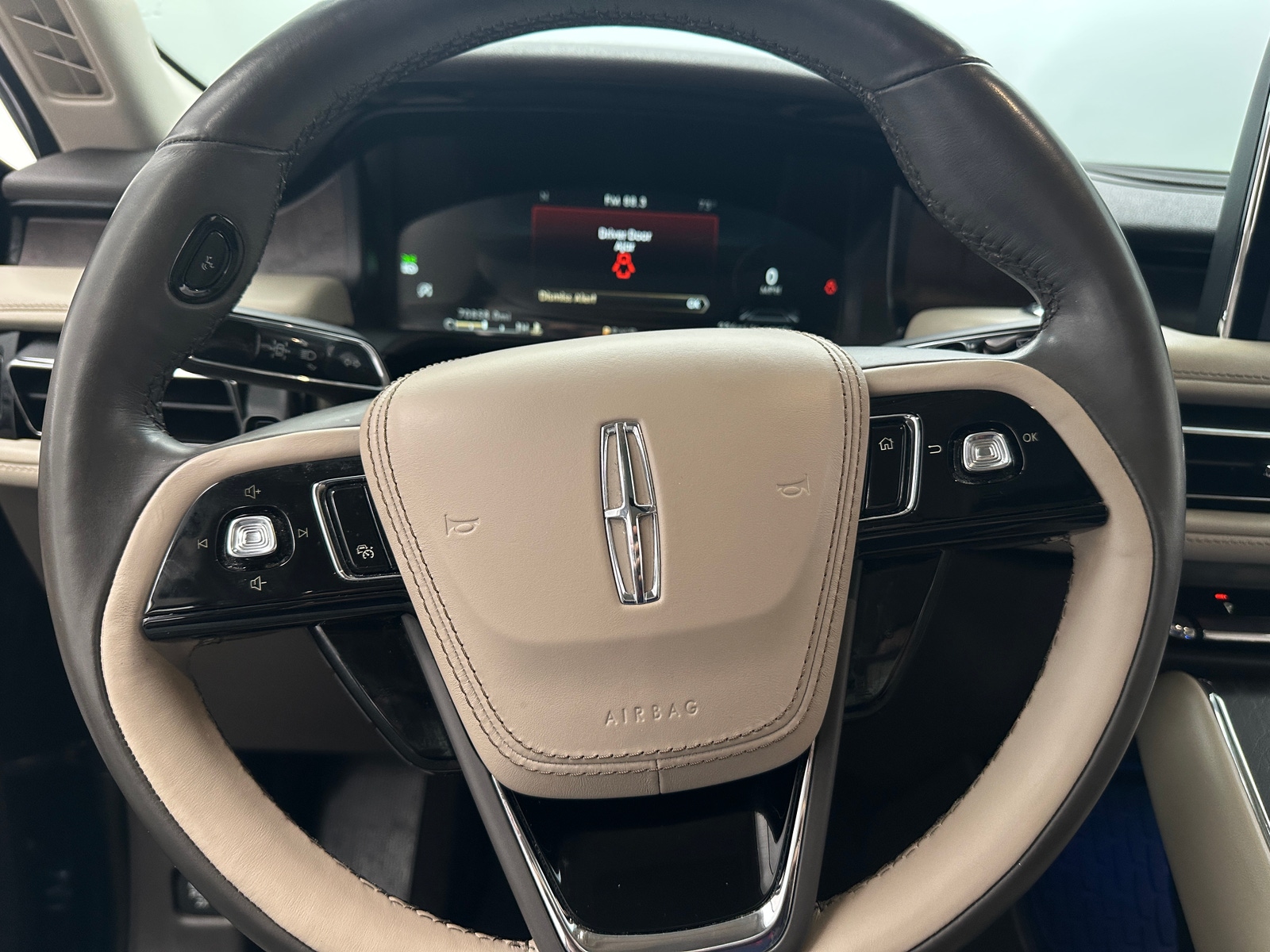 Thumbnail: 2020 Lincoln Aviator - 4