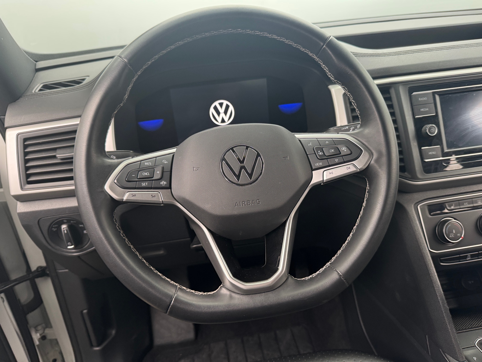 Thumbnail: 2022 Volkswagen Atlas - 4