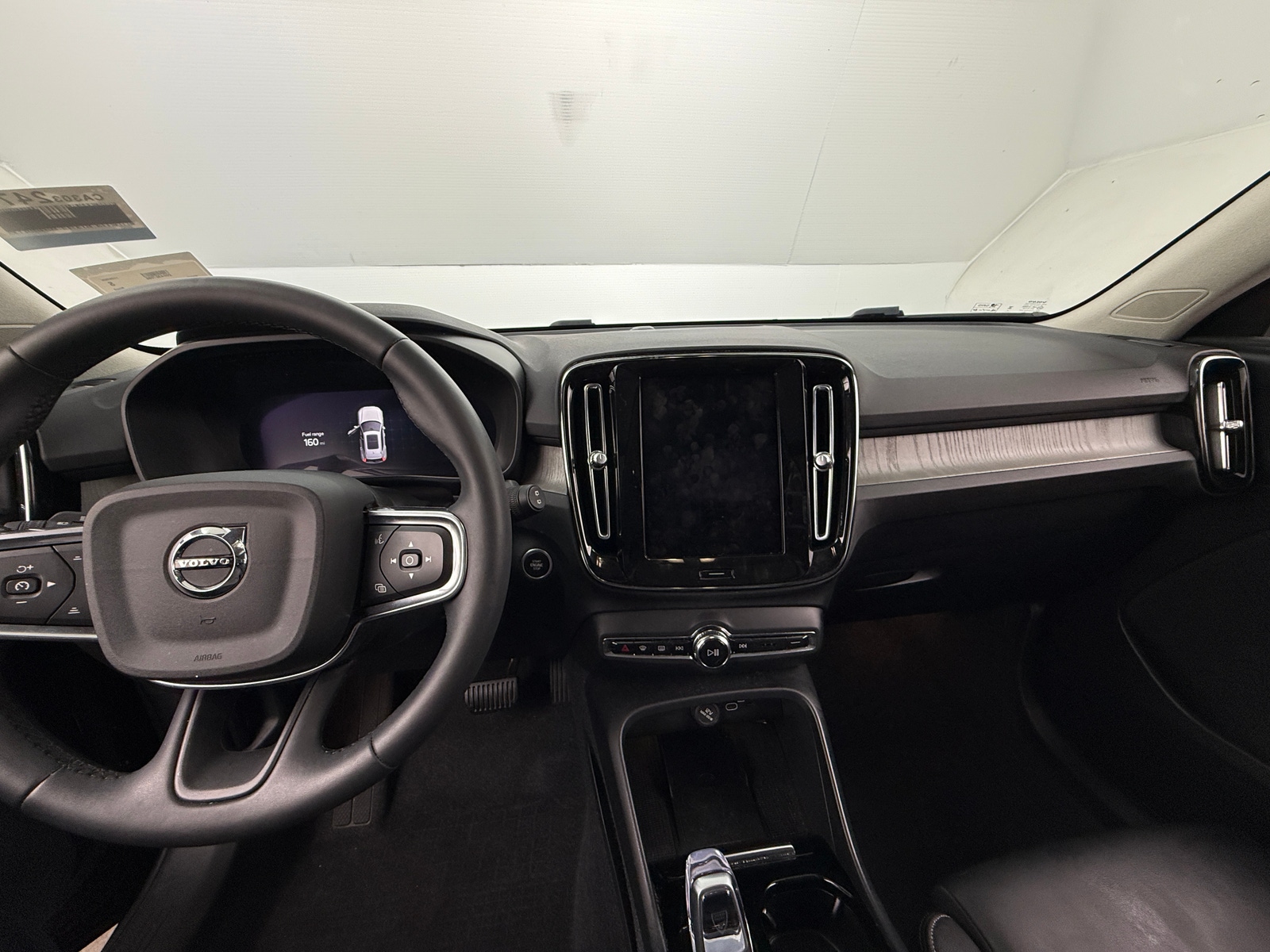 Thumbnail: 2024 Volvo XC40 - 2