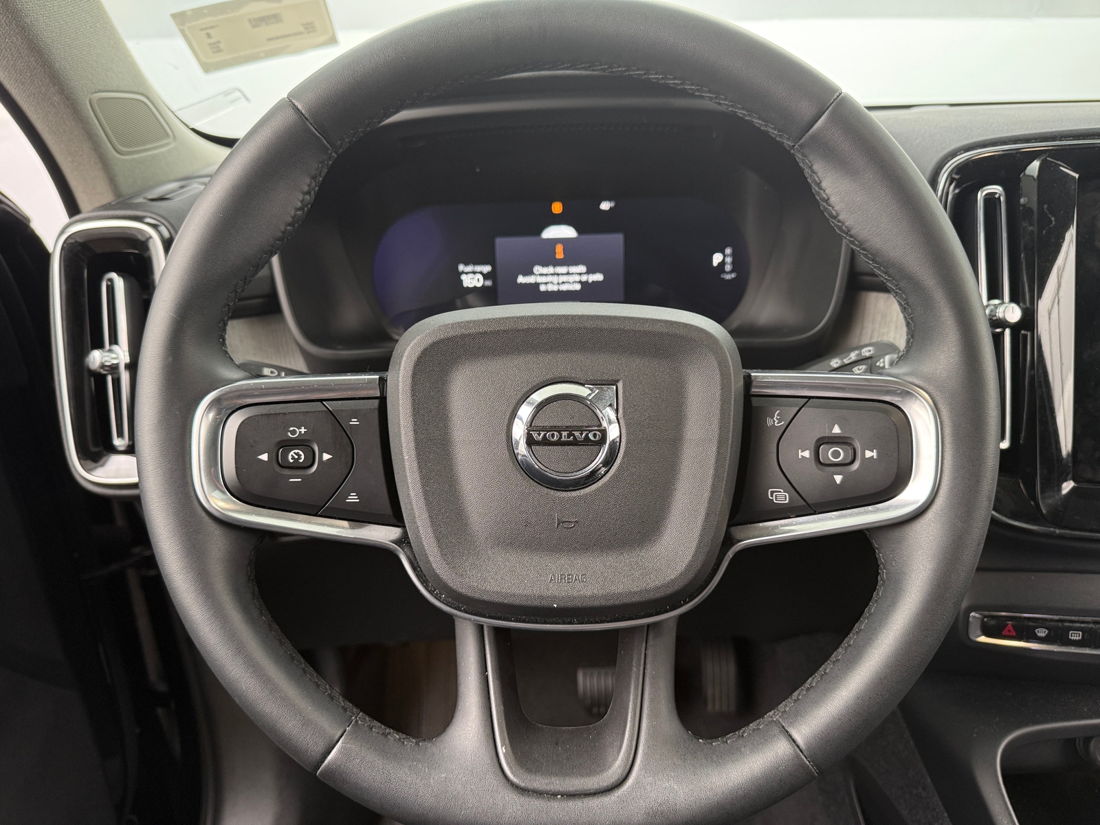 Thumbnail: 2024 Volvo XC40 - 4