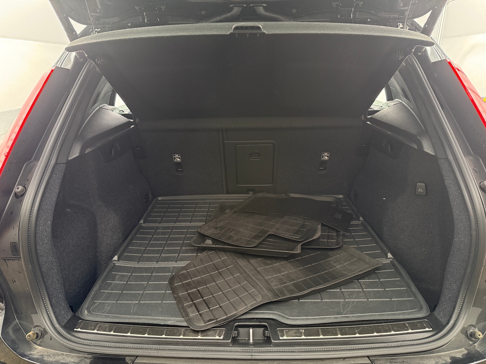 Thumbnail: 2024 Volvo XC40 - 6