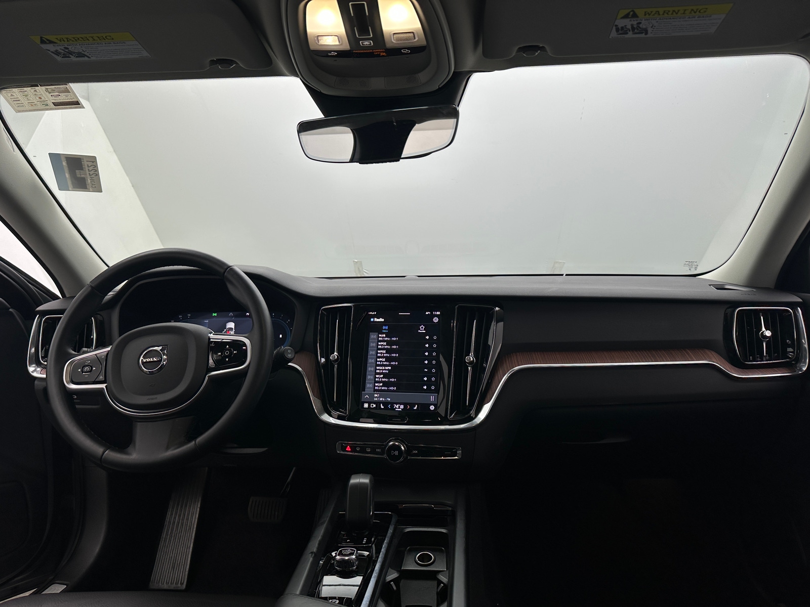 Thumbnail: 2025 Volvo V60 - 2