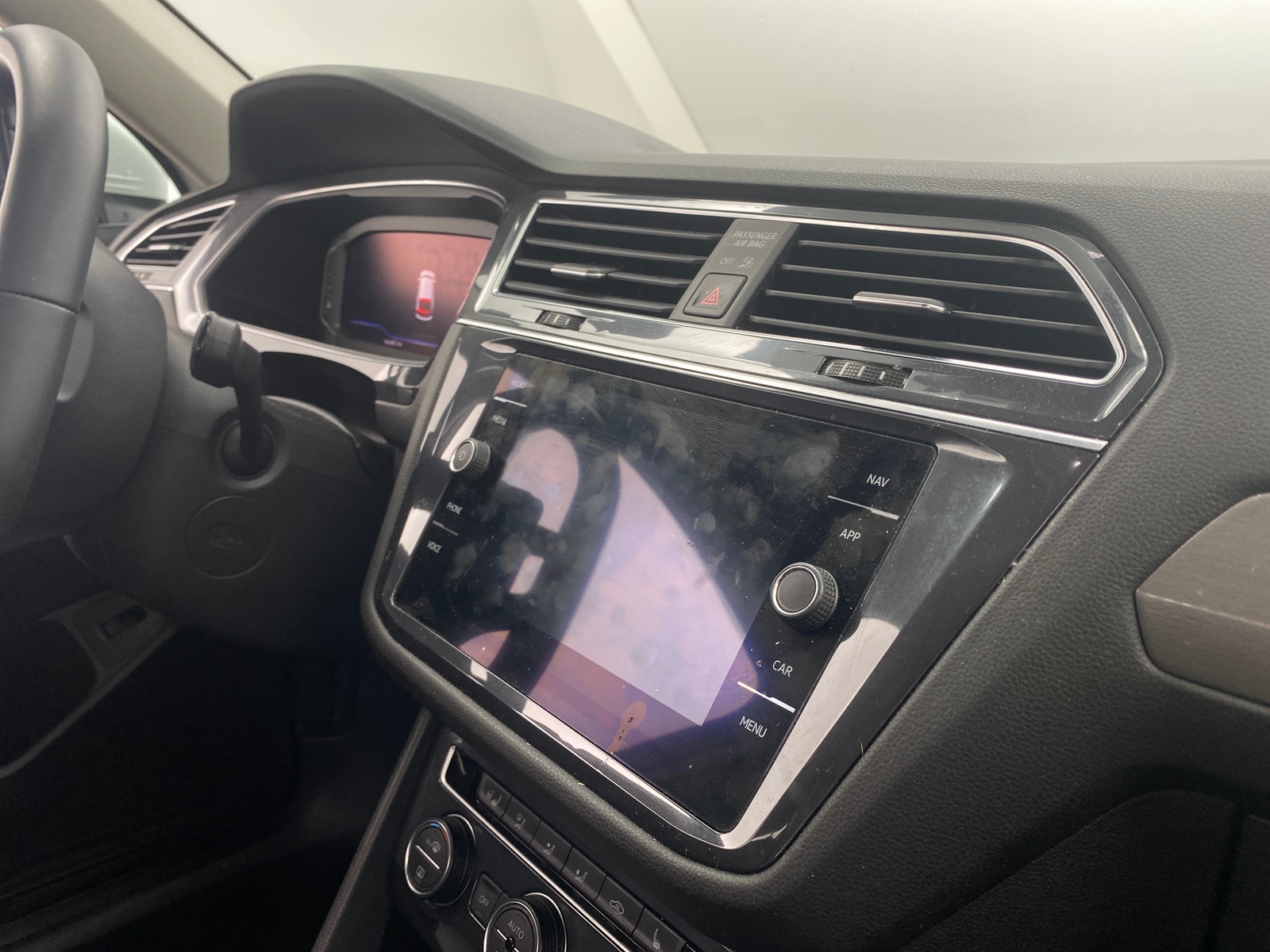 Thumbnail: 2020 Volkswagen Tiguan - 3