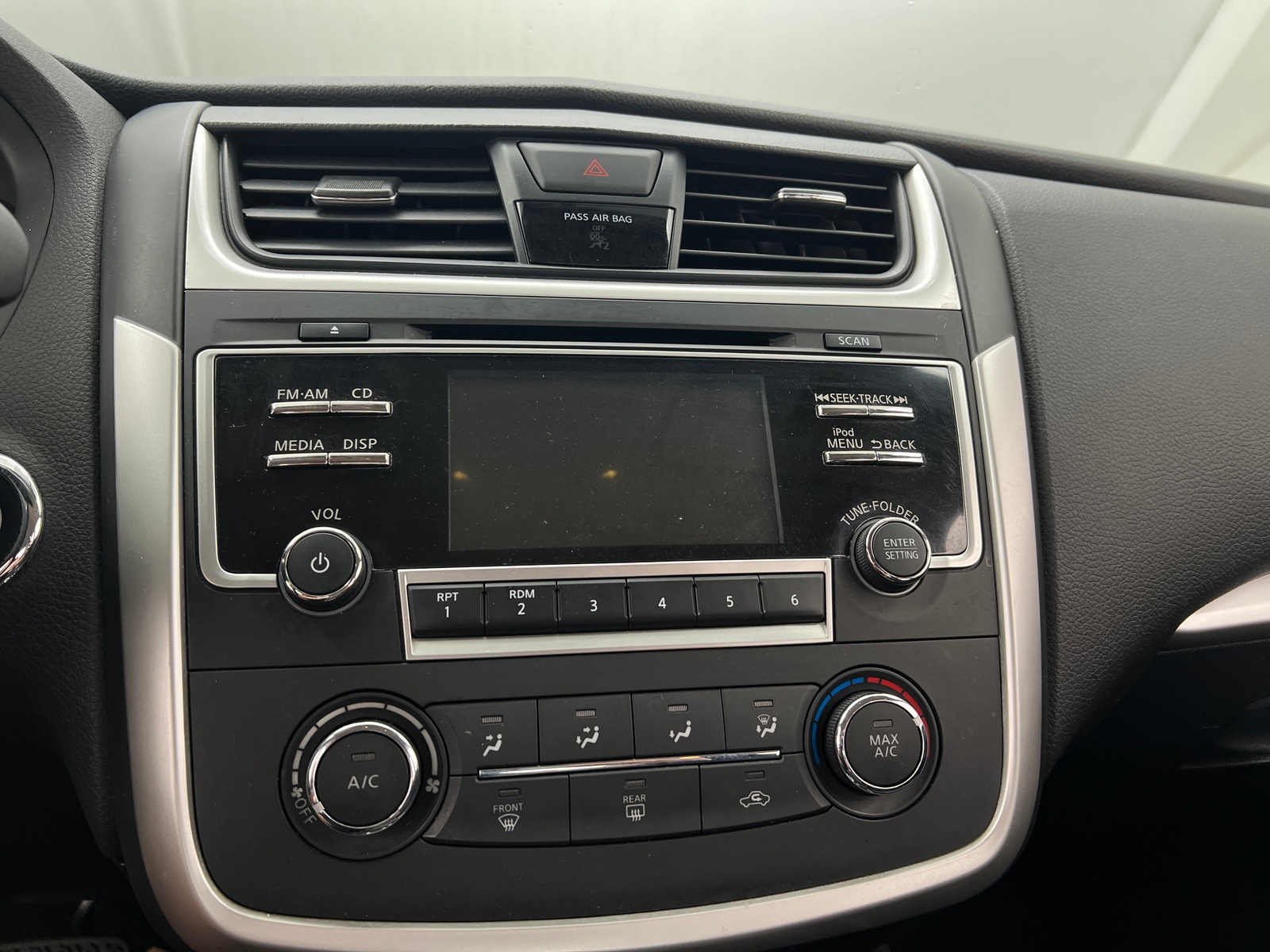 Thumbnail: 2017 Nissan Altima - 4