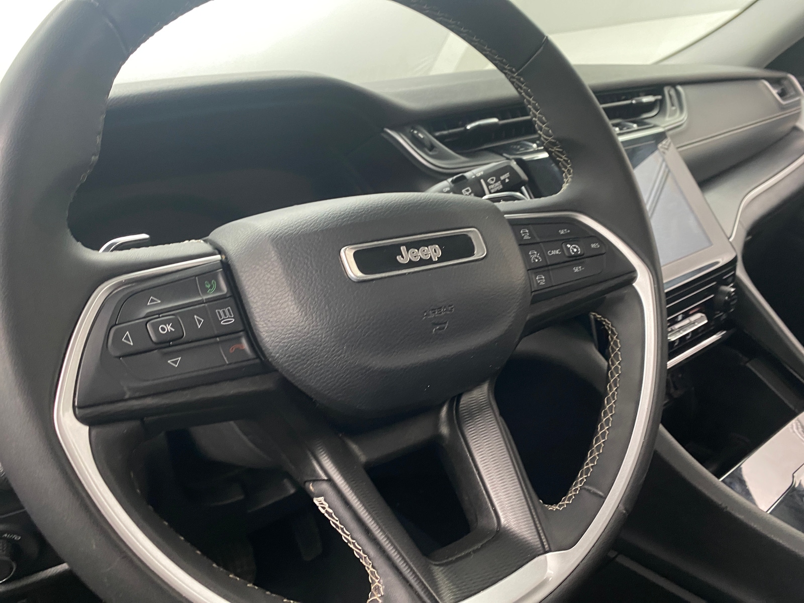 Thumbnail: 2023 Jeep Grand Cherokee L - 5