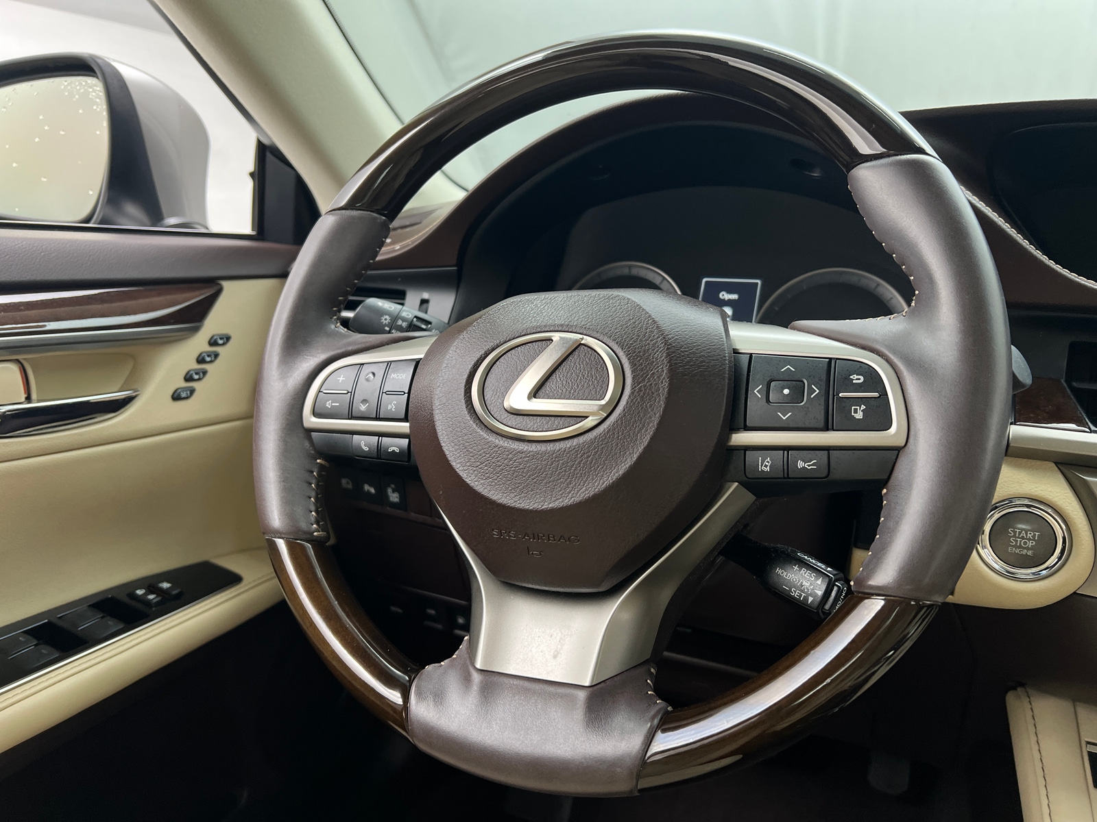 Thumbnail: 2017 Lexus ES - 4