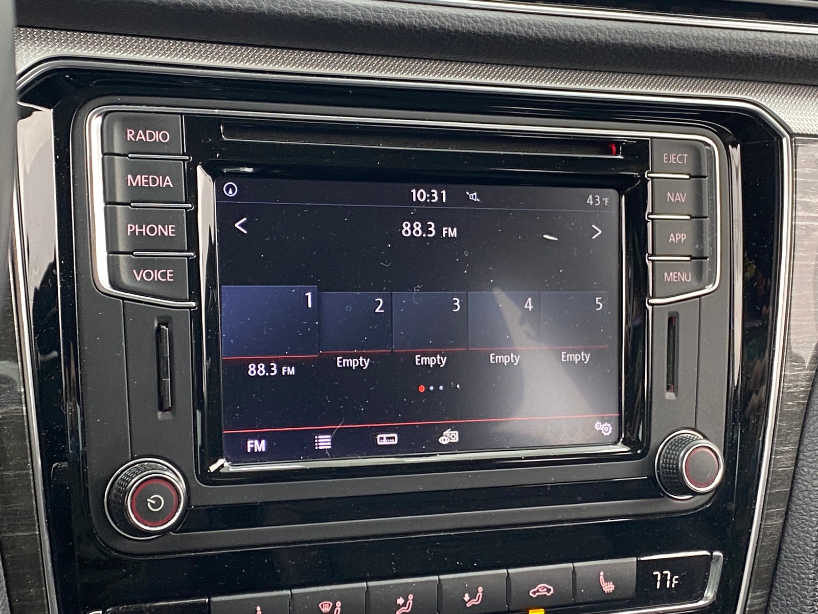 Thumbnail: 2018 Volkswagen Passat - 3