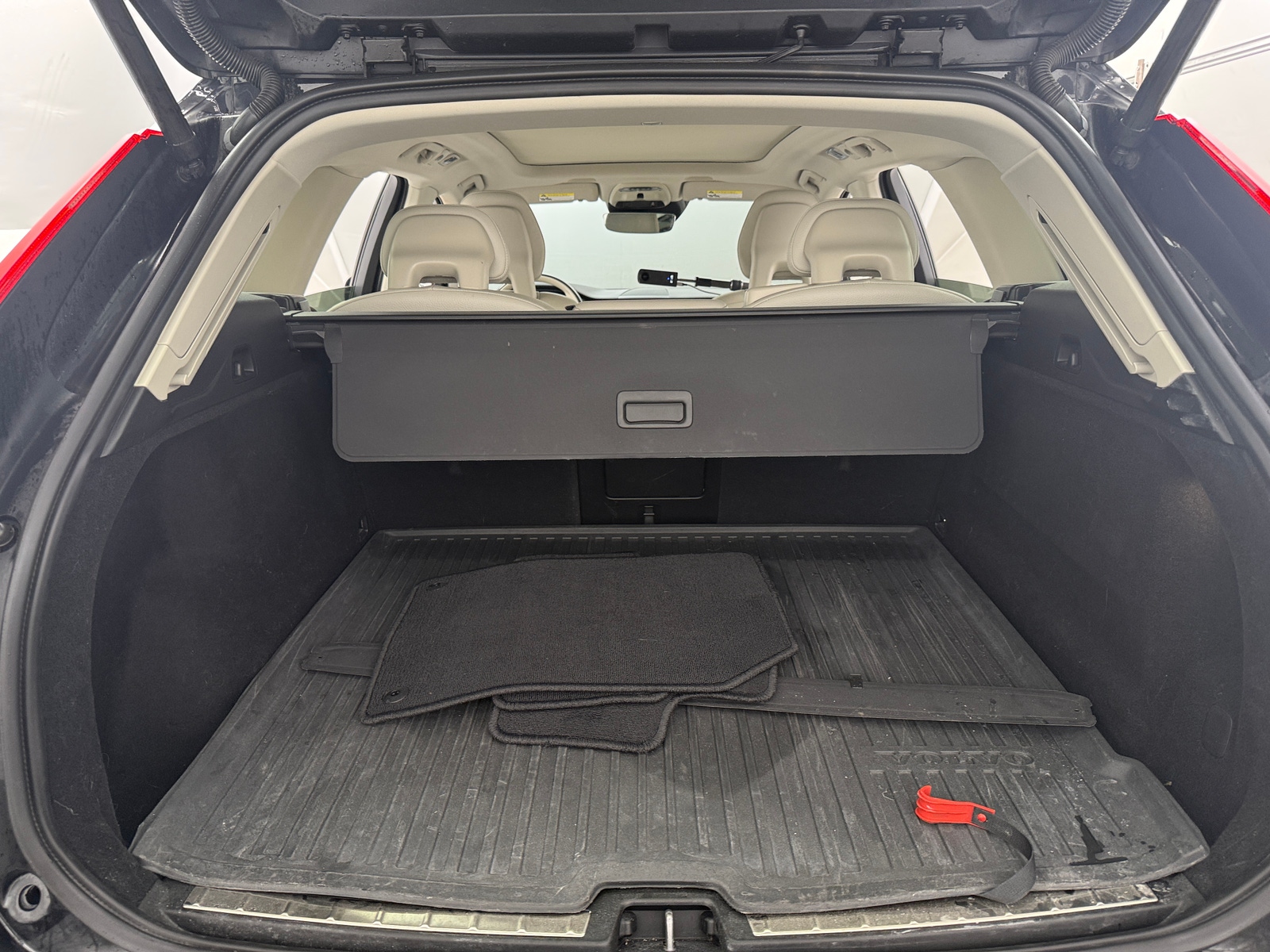 Thumbnail: 2018 Volvo XC60 - 6