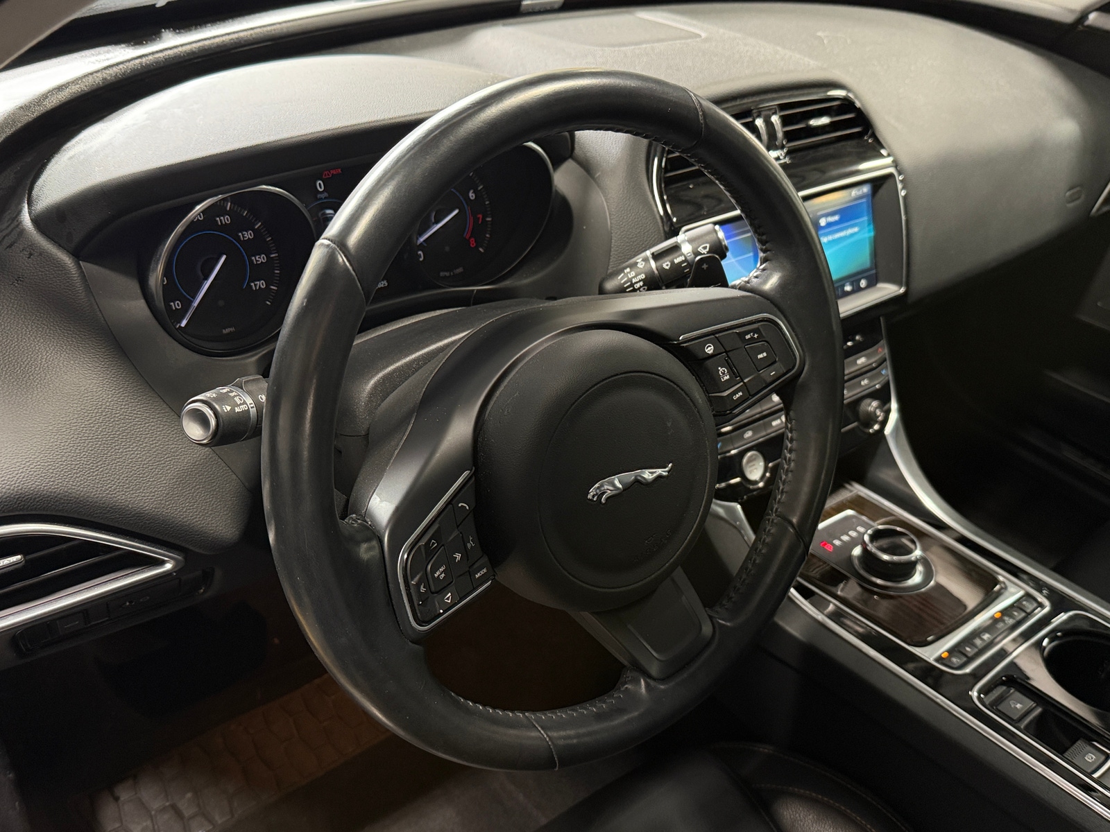 Thumbnail: 2017 Jaguar XE - 4