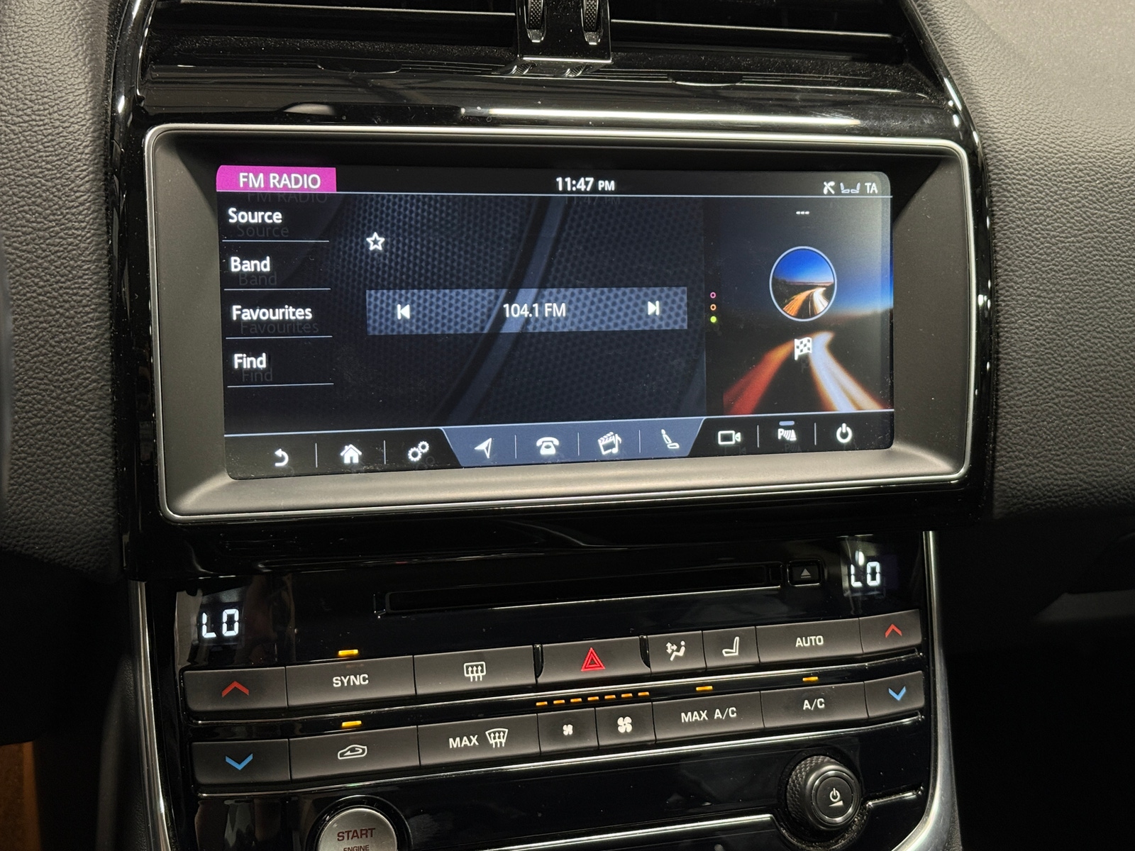 Thumbnail: 2017 Jaguar XE - 3