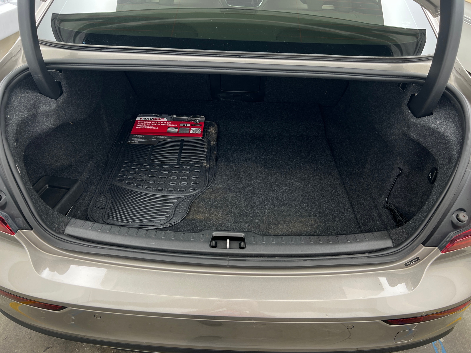 Thumbnail: 2020 Volvo S60 - 6