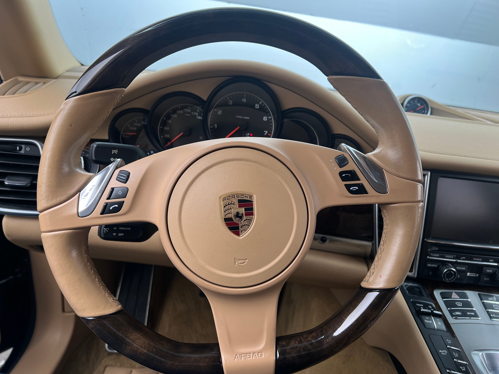 Thumbnail: 2016 Porsche Panamera - 4