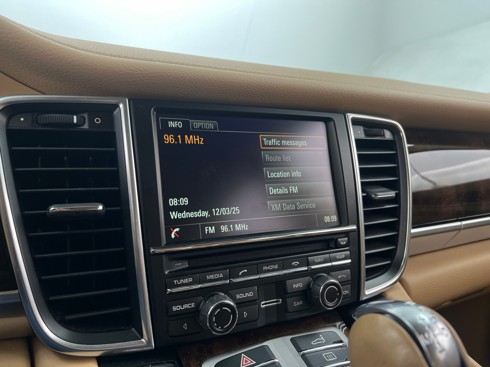 Thumbnail: 2016 Porsche Panamera - 3