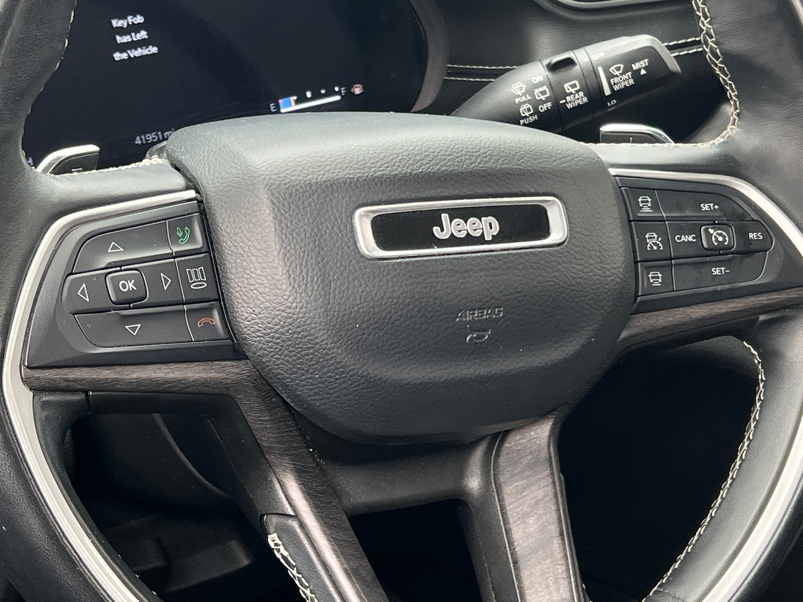 Thumbnail: 2022 Jeep Grand Cherokee L - 4