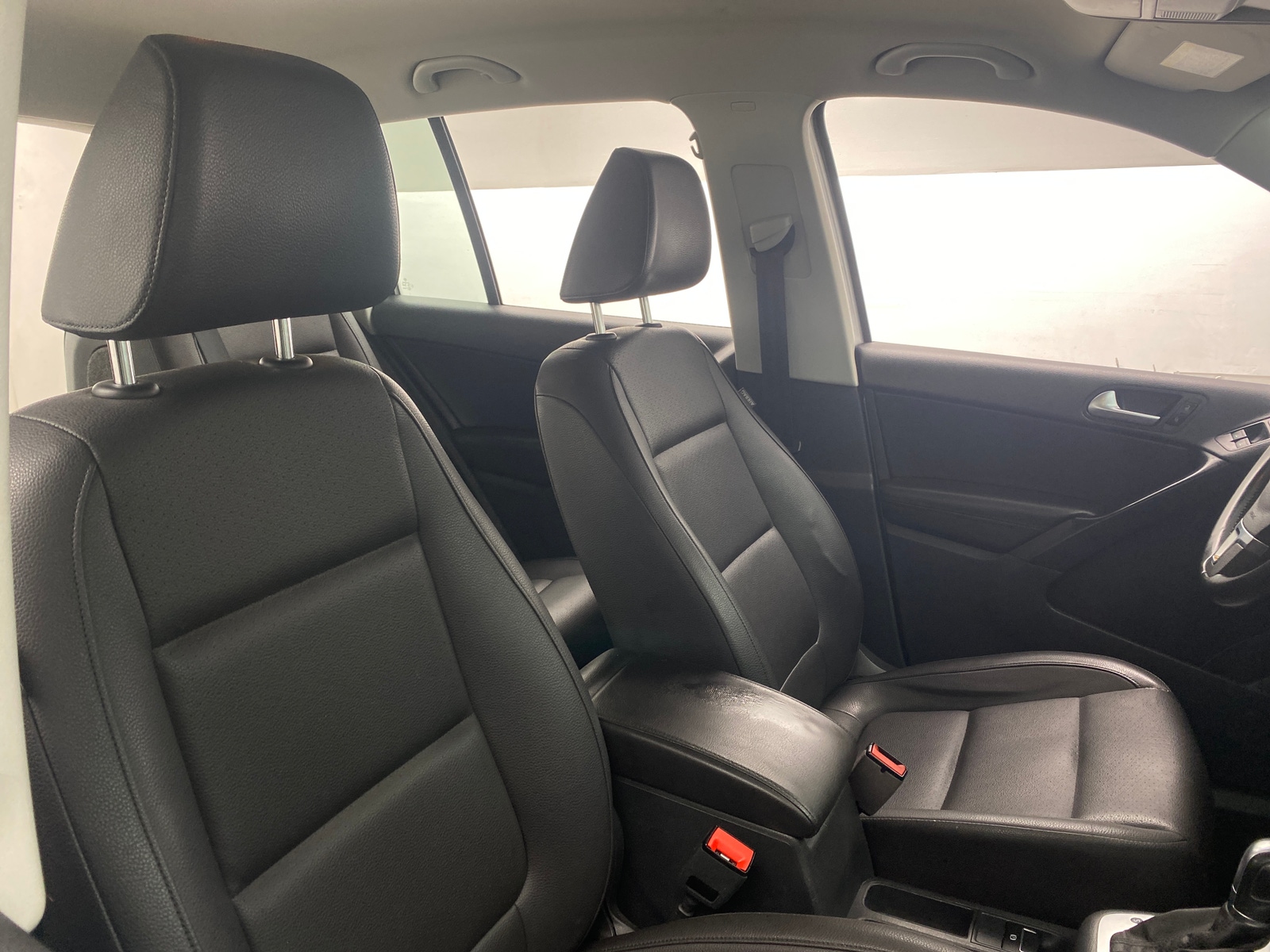 Thumbnail: 2016 Volkswagen Tiguan - 2