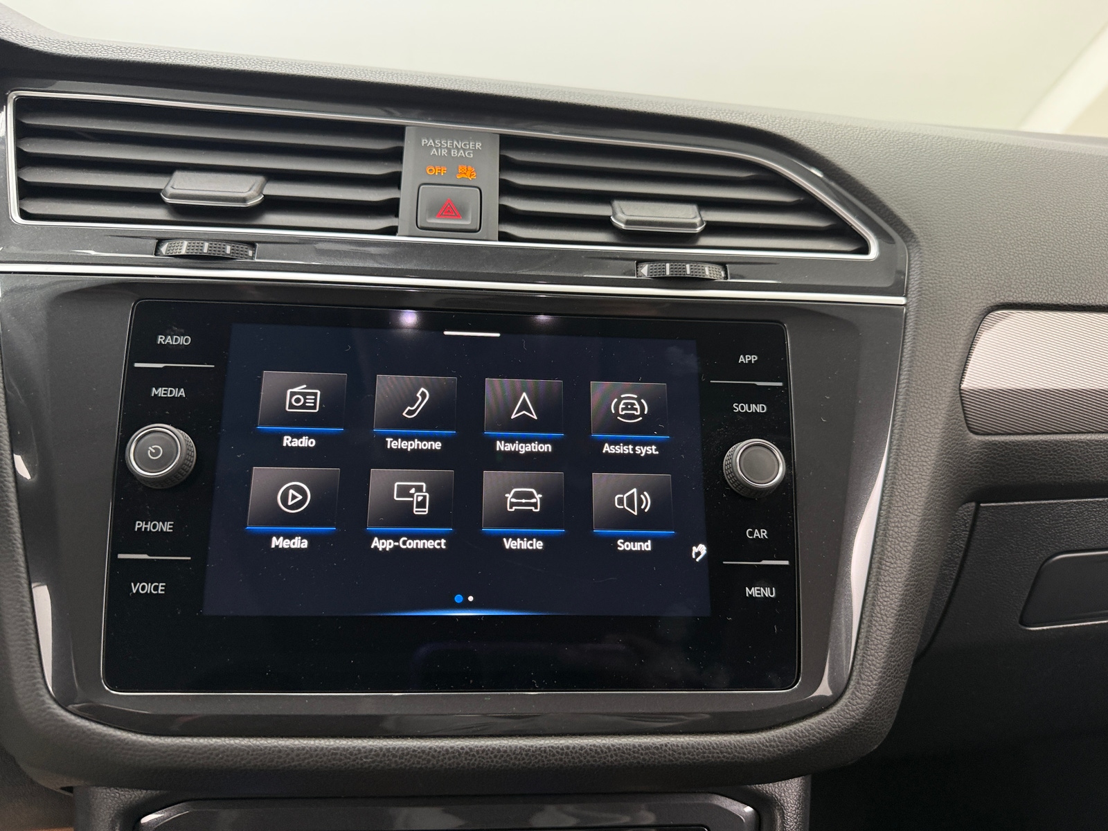 Thumbnail: 2024 Volkswagen Tiguan - 3