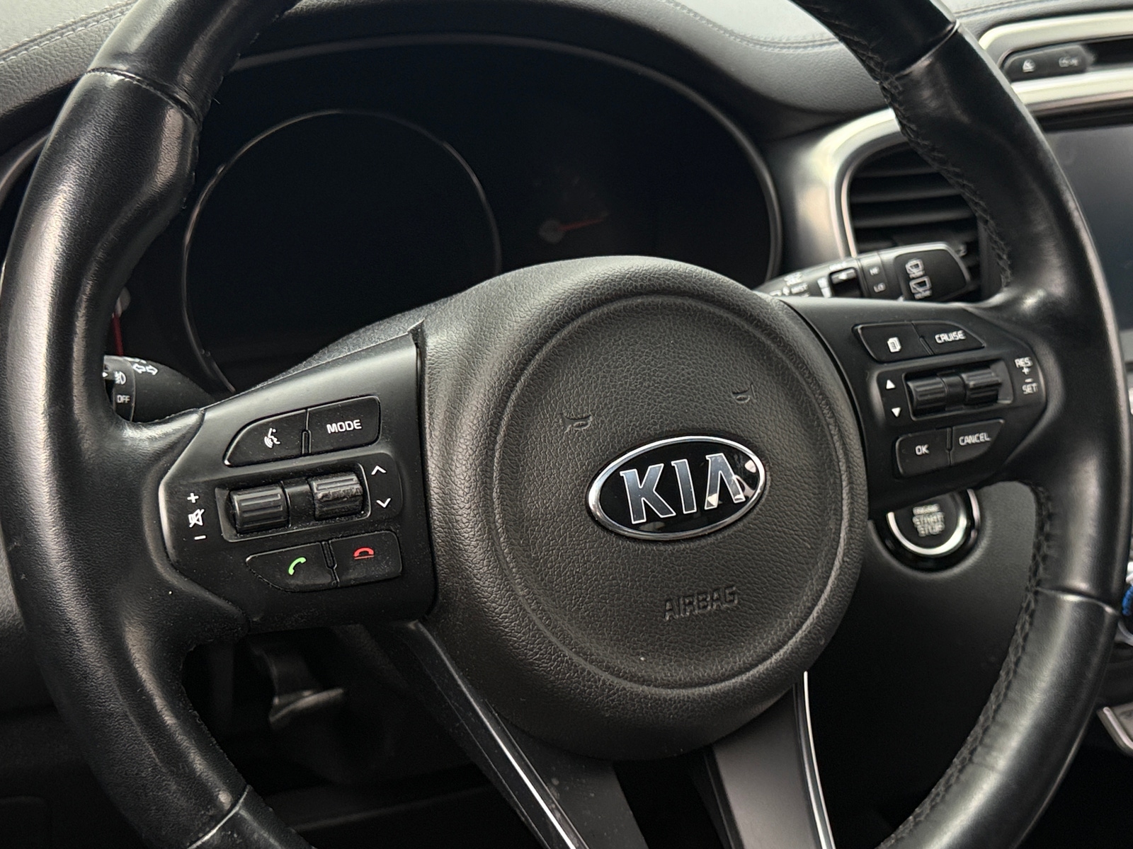 Thumbnail: 2016 Kia Sorento - 4