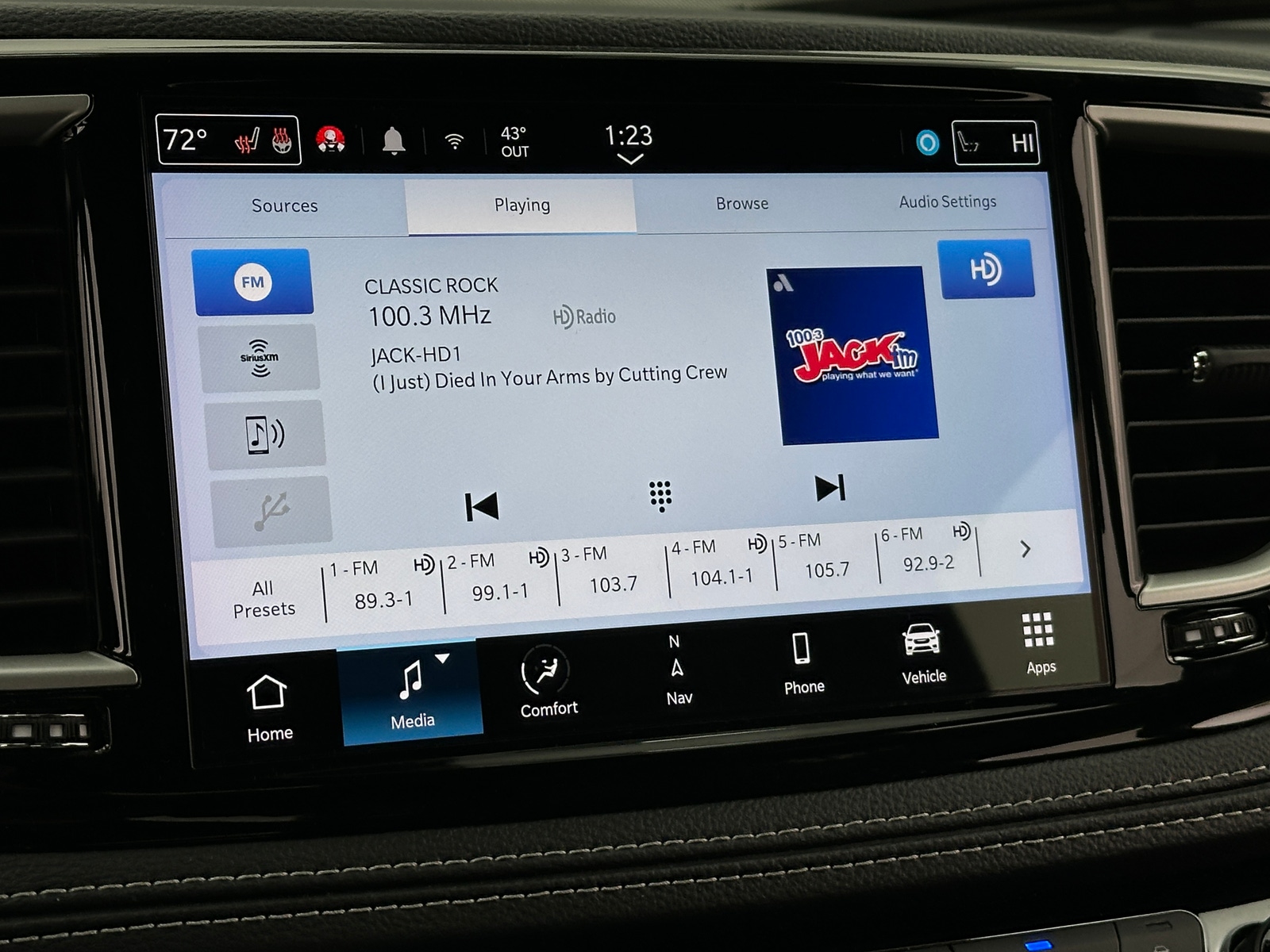 Thumbnail: 2024 Chrysler Pacifica - 3