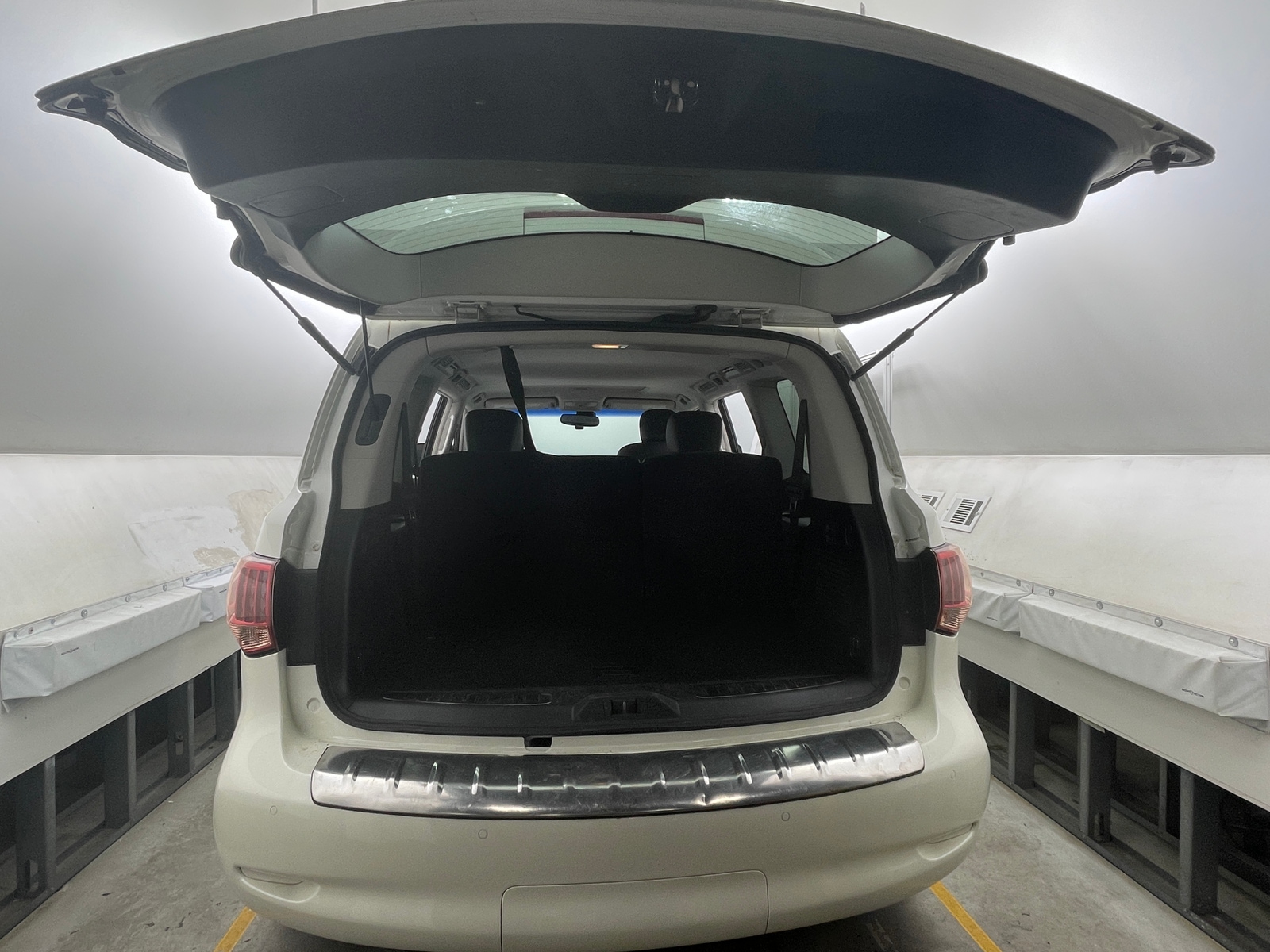 Thumbnail: 2016 INFINITI QX80 - 6