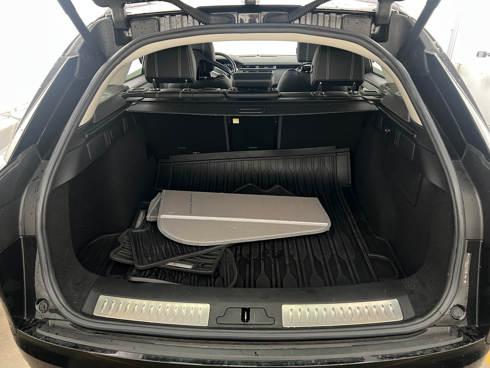 Thumbnail: 2018 Land Rover Range Rover Velar - 6