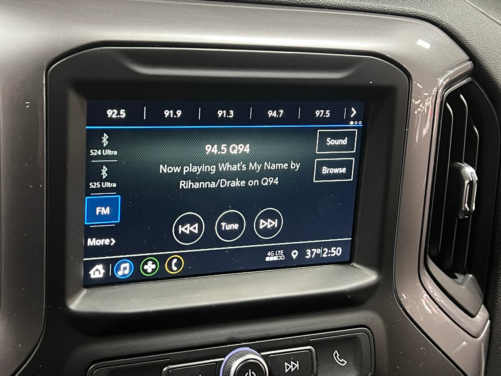 Thumbnail: 2019 Chevrolet Silverado 1500 - 4