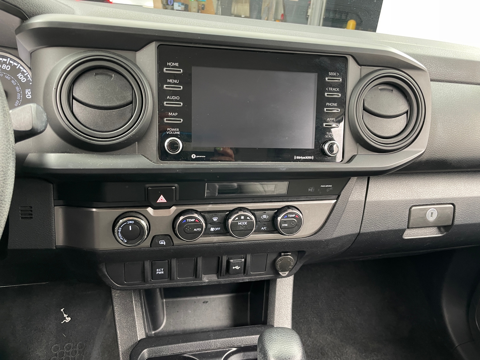 Thumbnail: 2022 Toyota Tacoma - 4