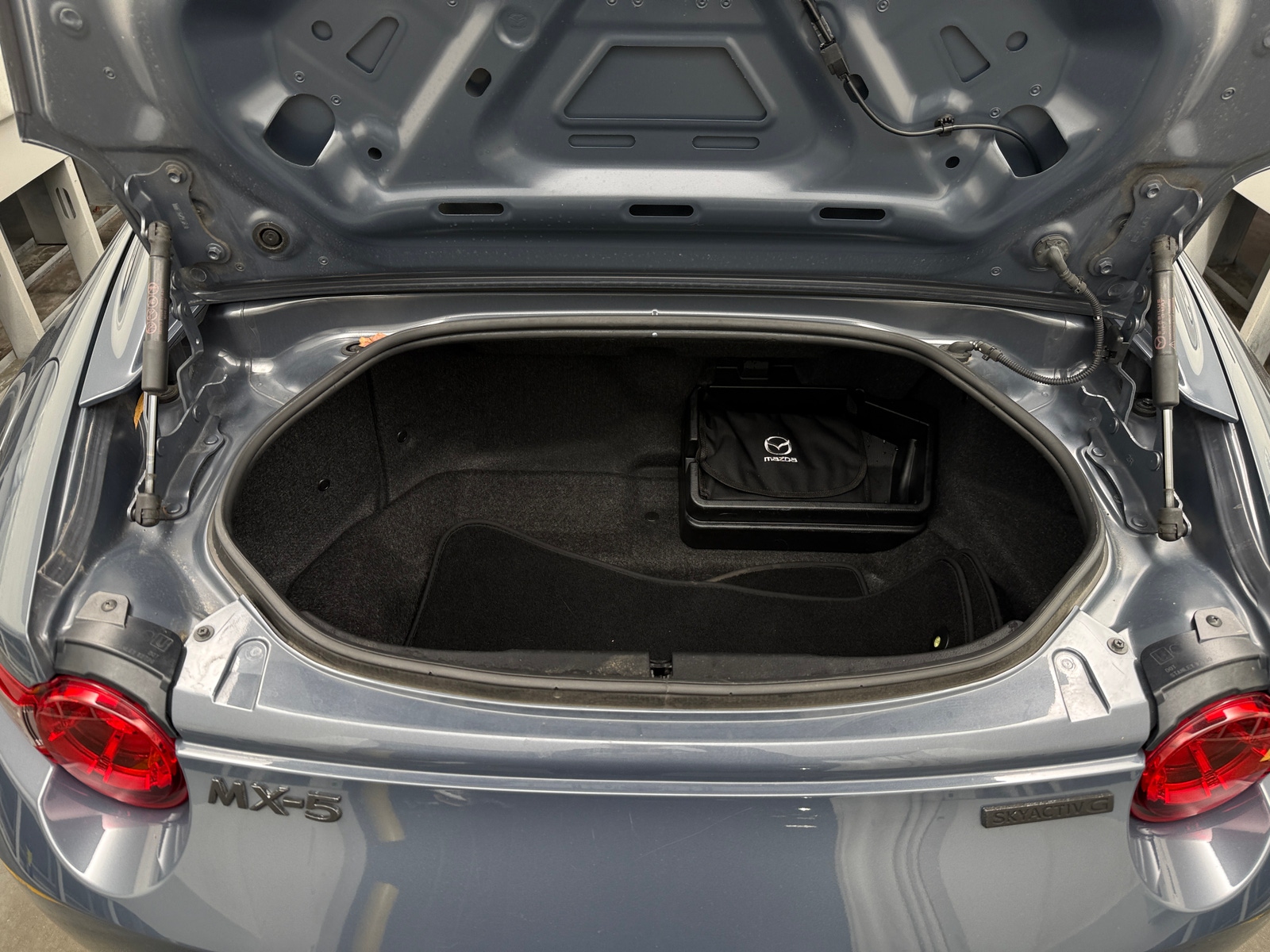 Thumbnail: 2021 Mazda MX-5 Miata - 6