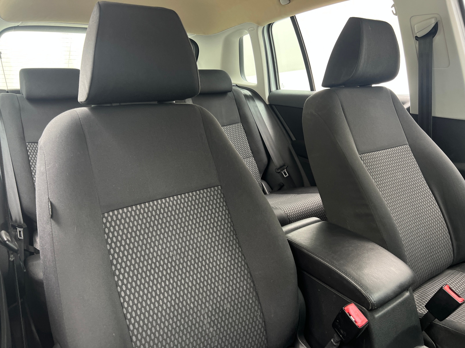 Thumbnail: 2011 Volkswagen Tiguan - 2