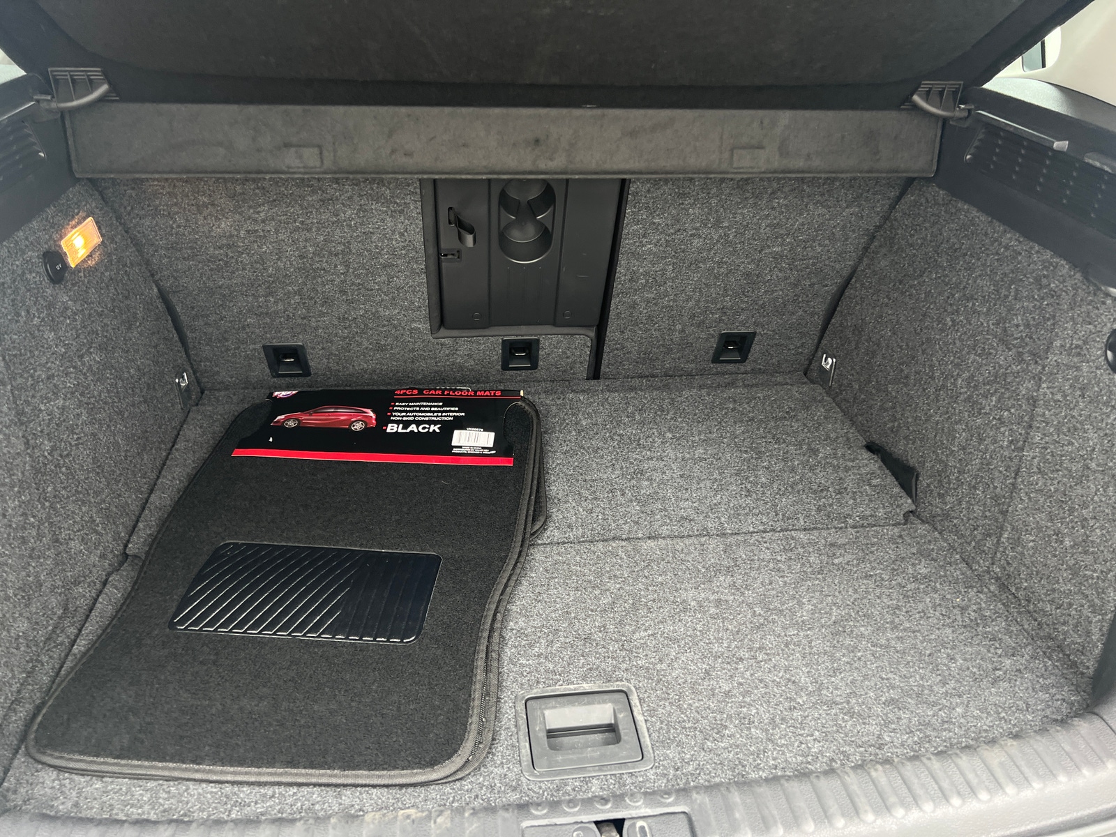 Thumbnail: 2011 Volkswagen Tiguan - 7