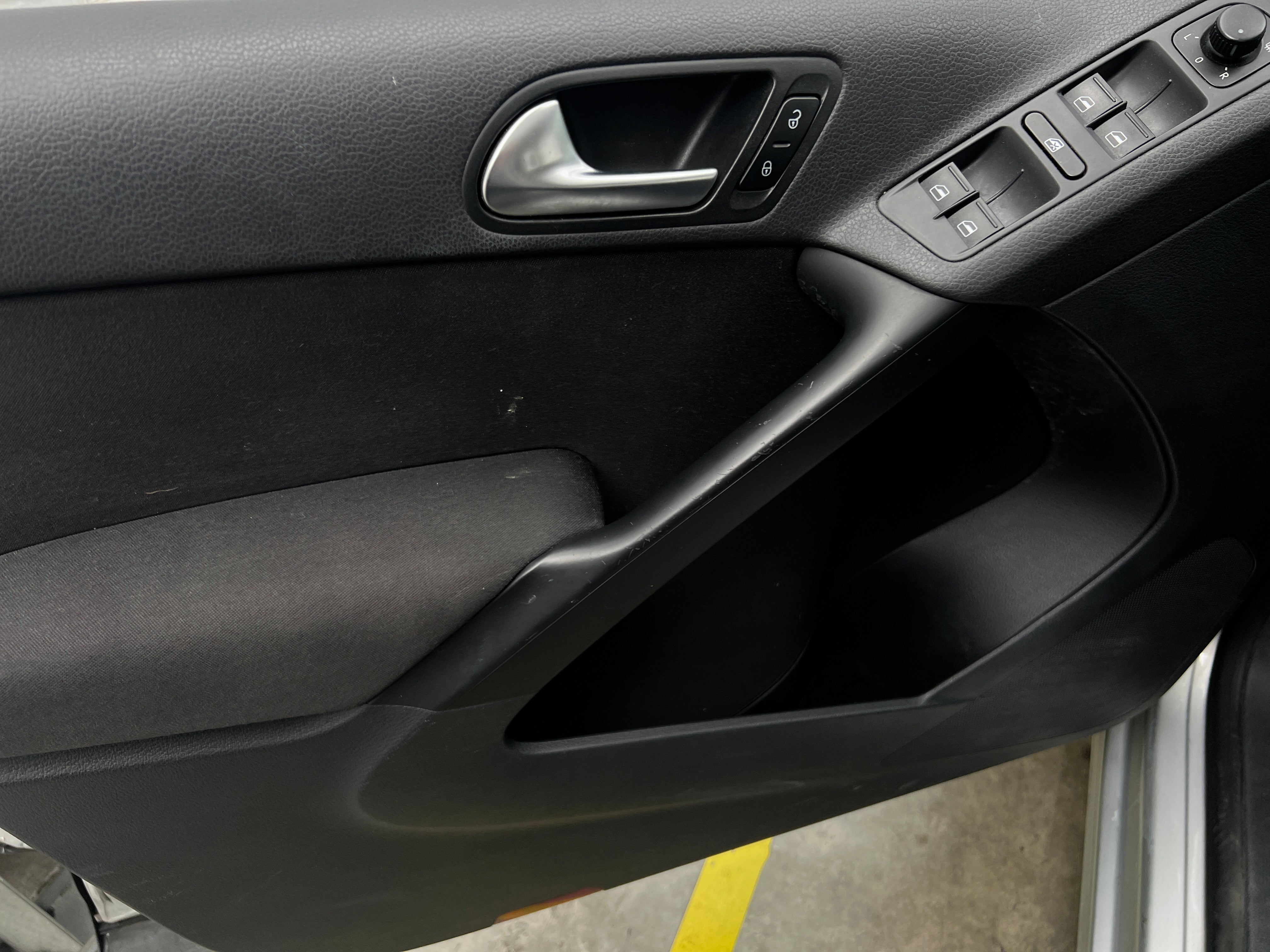 Used 2011 Volkswagen Tiguan S with VIN WVGAV7AX1BW534050 for sale in Oak Creek, WI