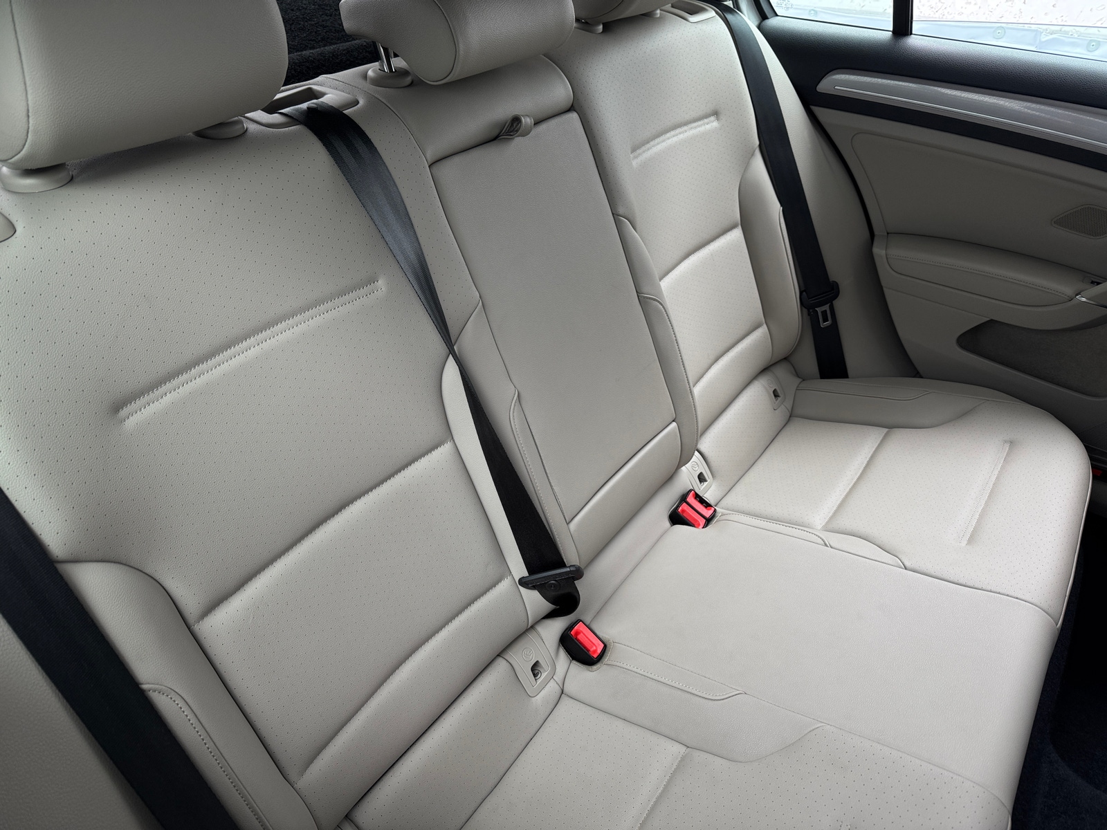 Thumbnail: 2016 Volkswagen e-Golf - 5