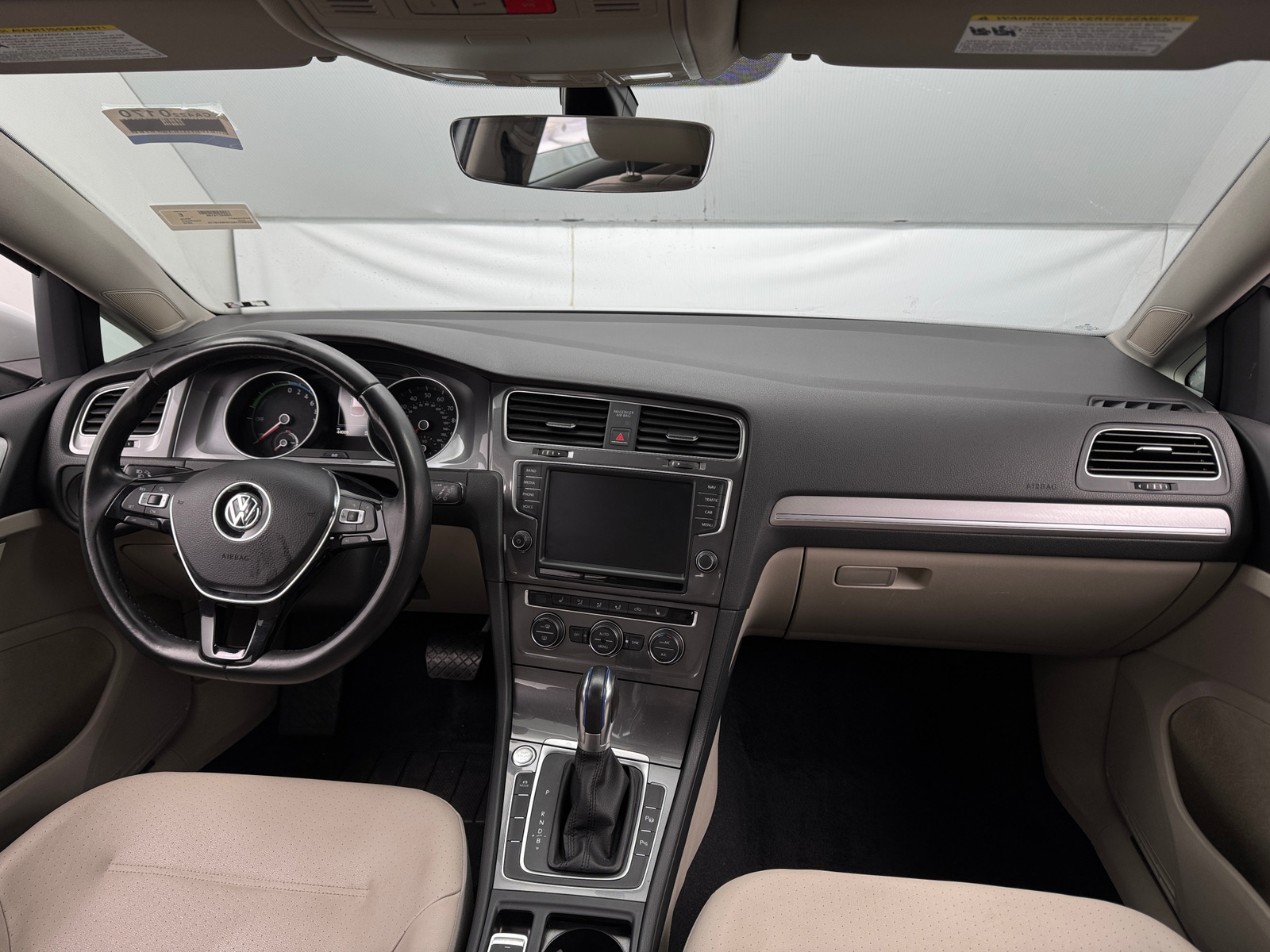 Thumbnail: 2016 Volkswagen e-Golf - 2