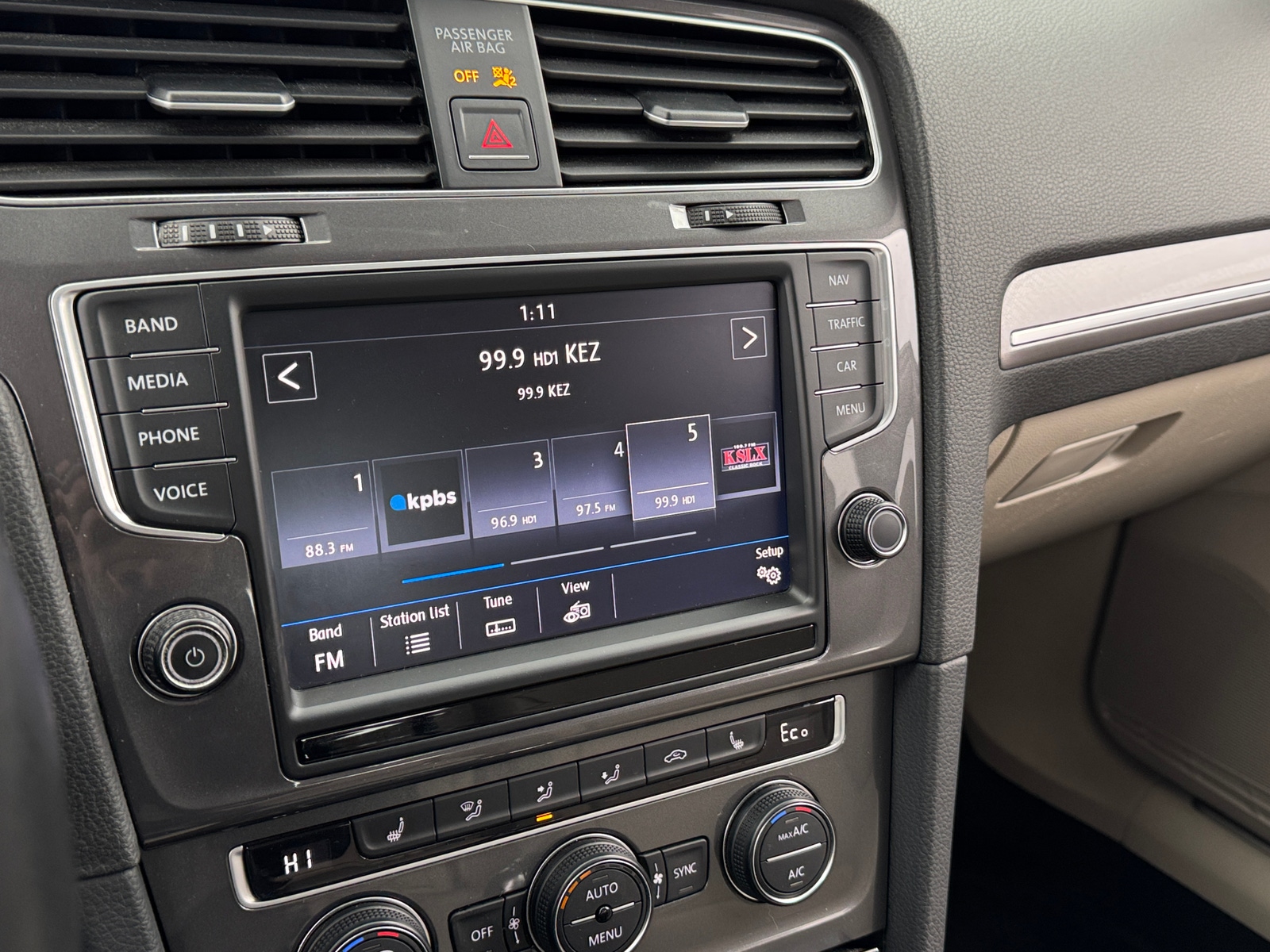 Thumbnail: 2016 Volkswagen e-Golf - 3