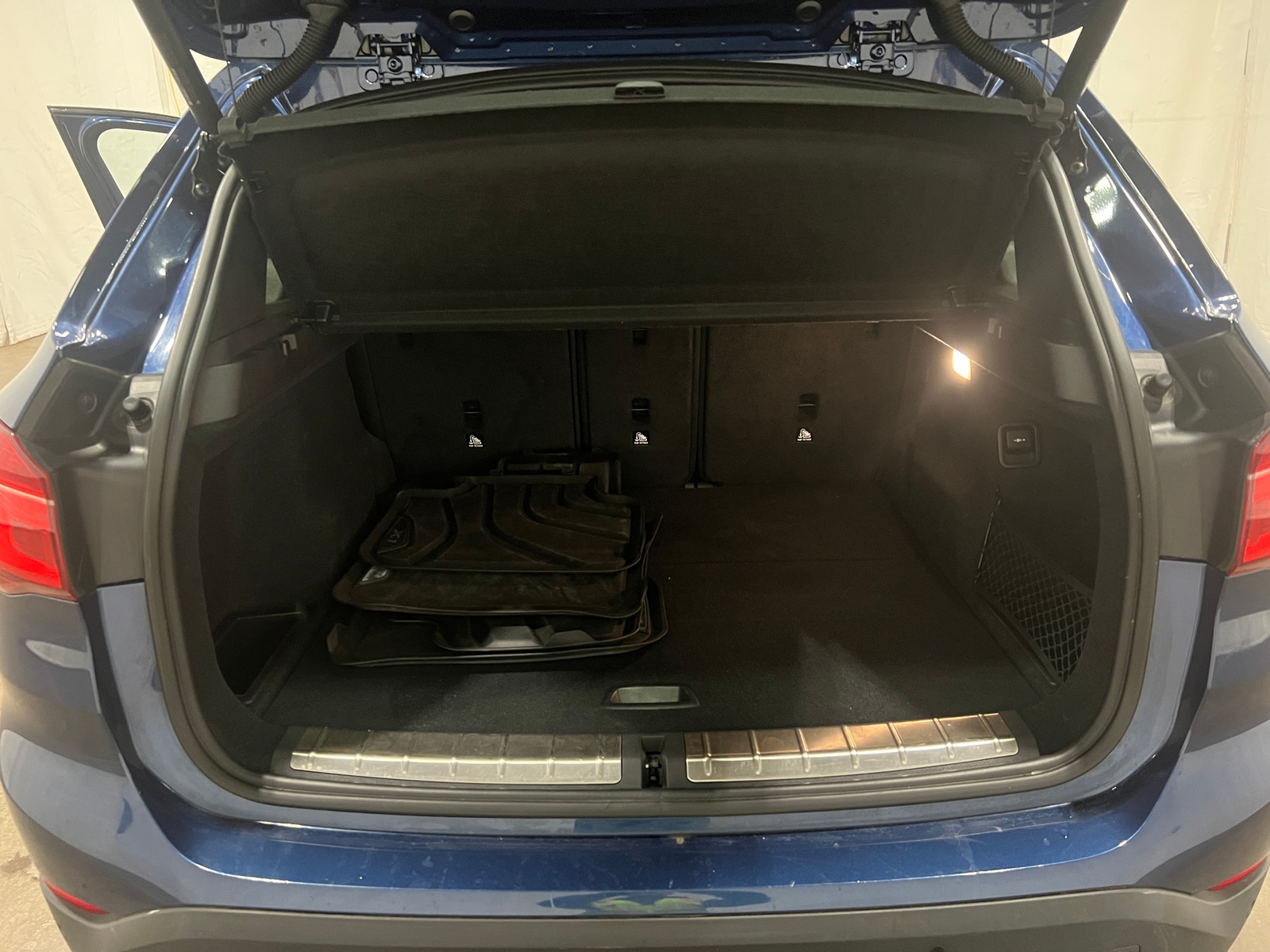 Thumbnail: 2022 BMW X1 - 6