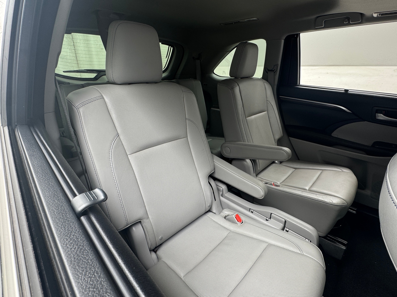 Thumbnail: 2016 Toyota Highlander - 5