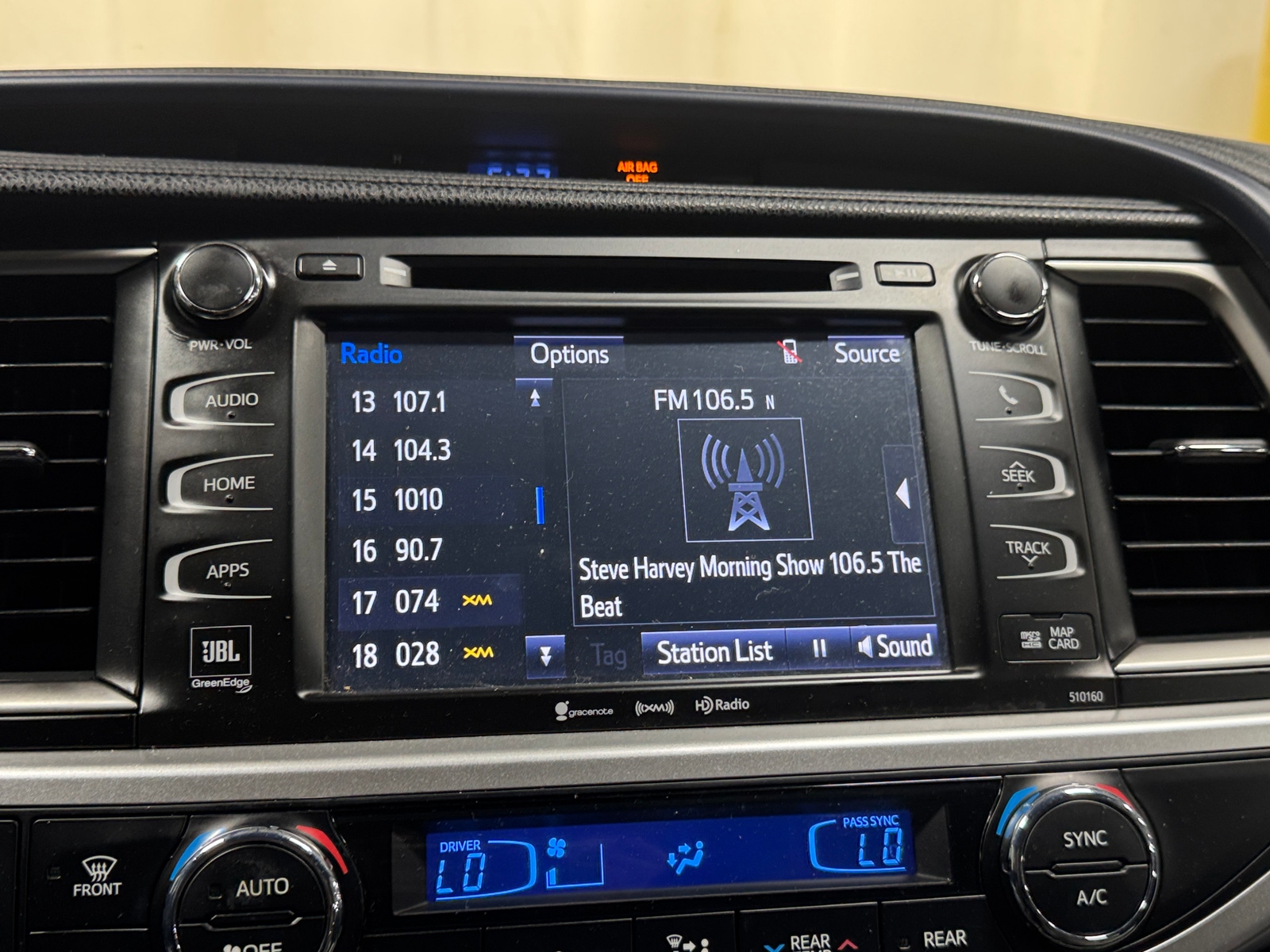 Thumbnail: 2016 Toyota Highlander - 3