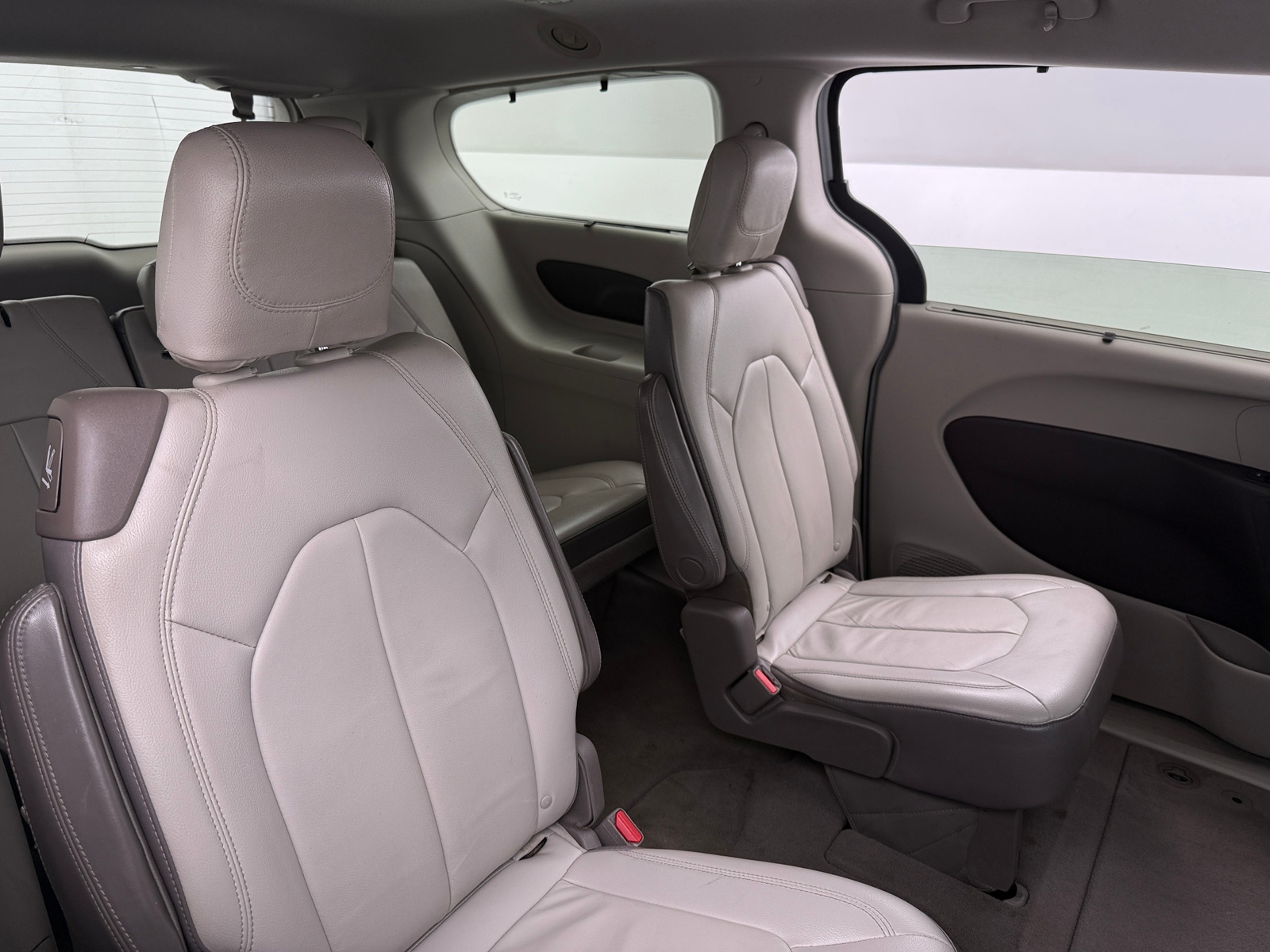 Thumbnail: 2017 Chrysler Pacifica - 5