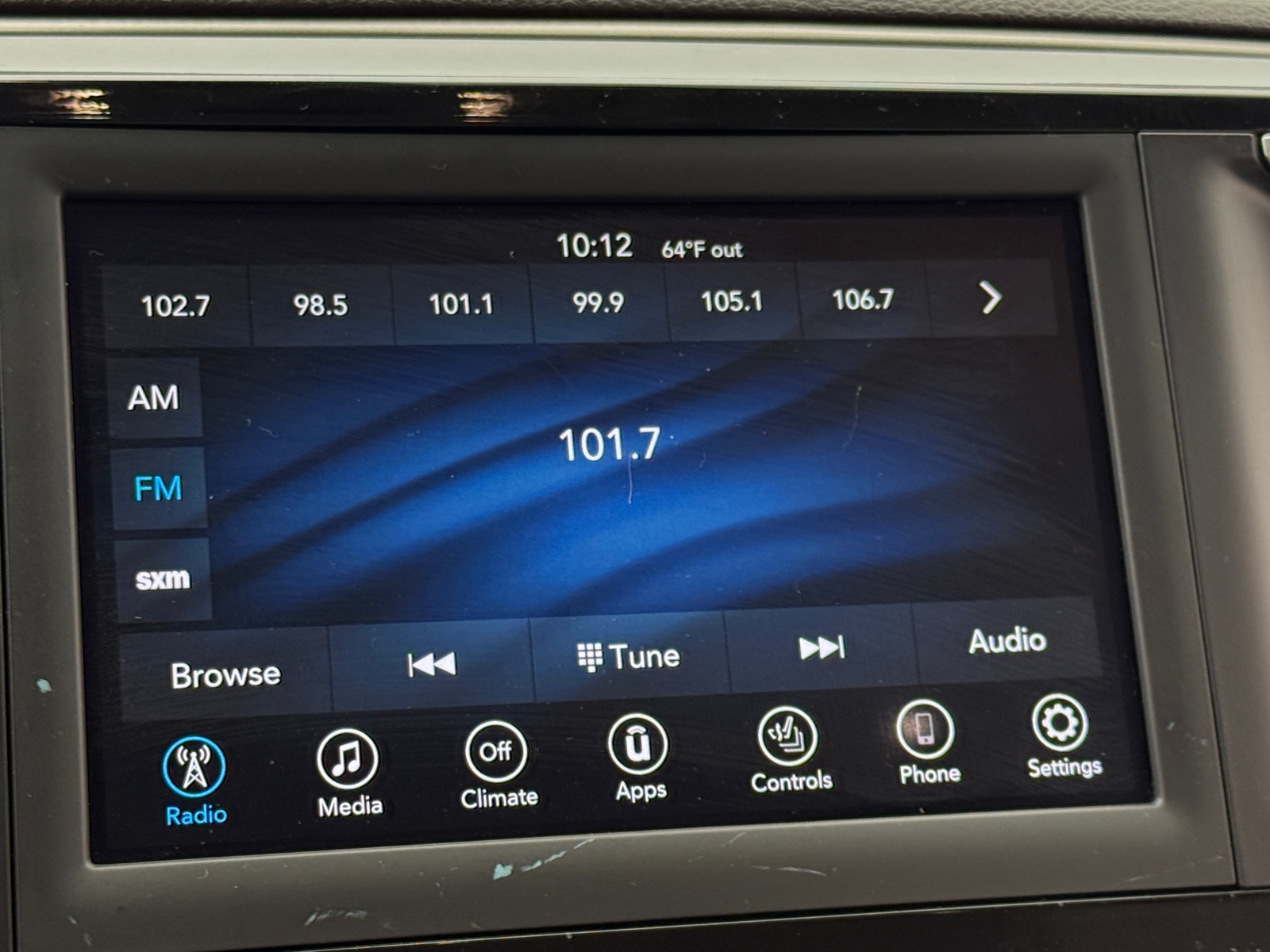 Thumbnail: 2017 Chrysler Pacifica - 3