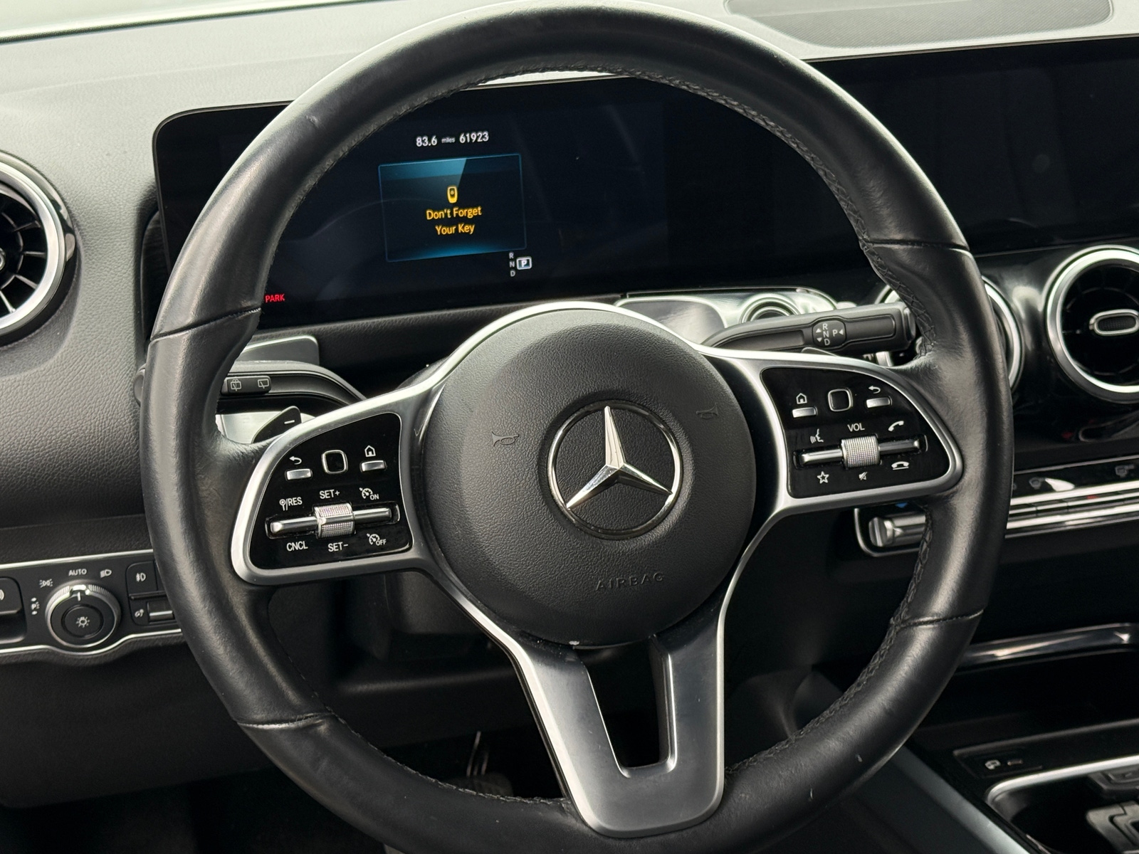 Thumbnail: 2022 Mercedes-Benz GLB - 4