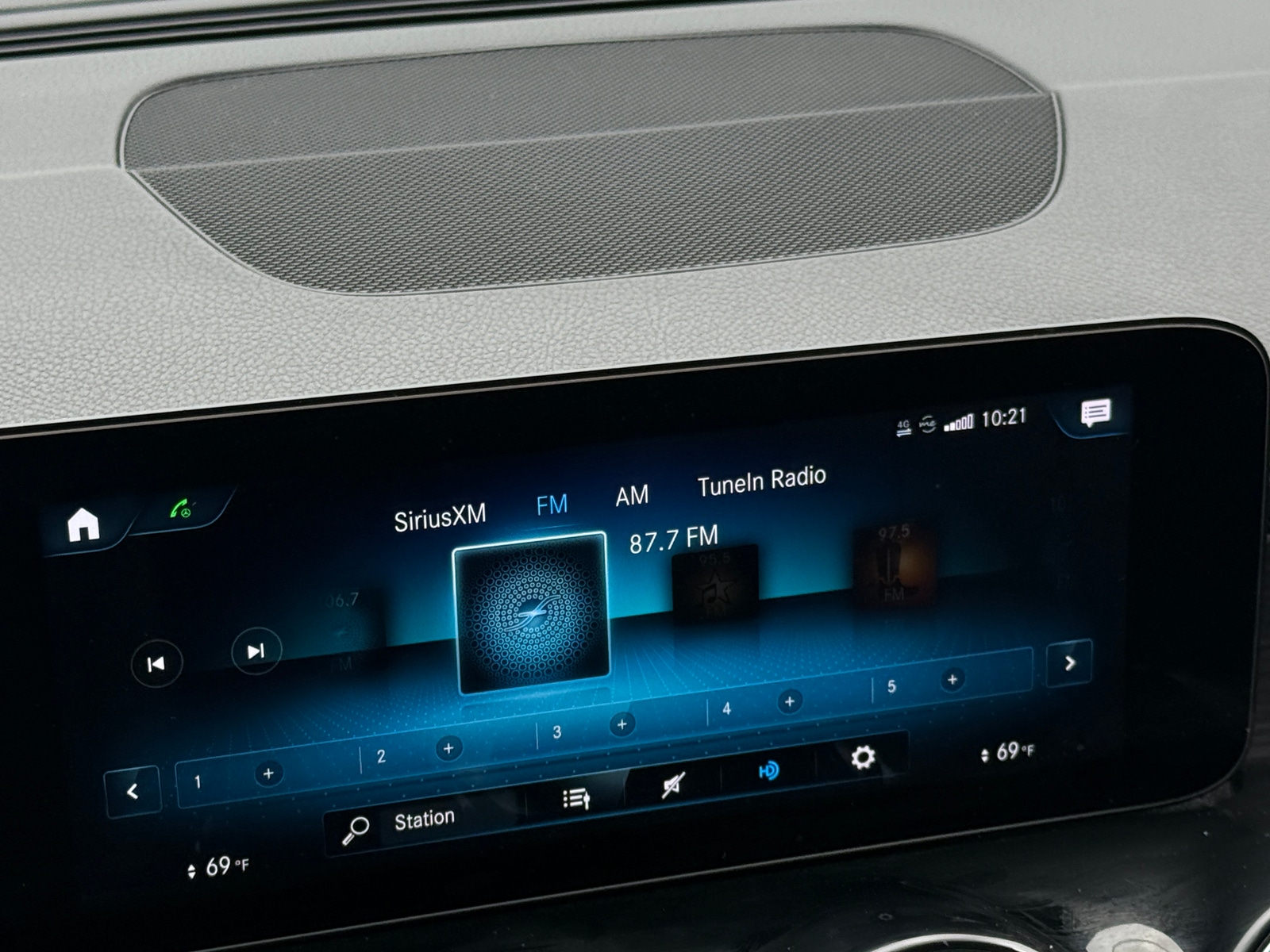 Thumbnail: 2022 Mercedes-Benz GLB - 3