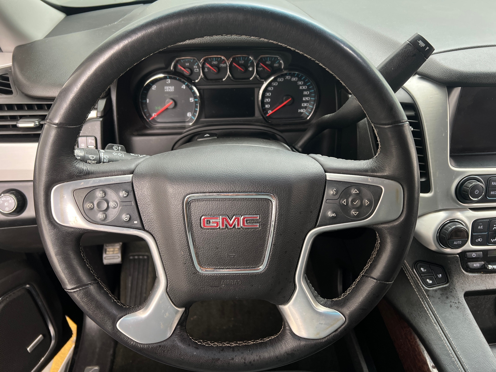 Thumbnail: 2018 GMC Yukon XL - 4